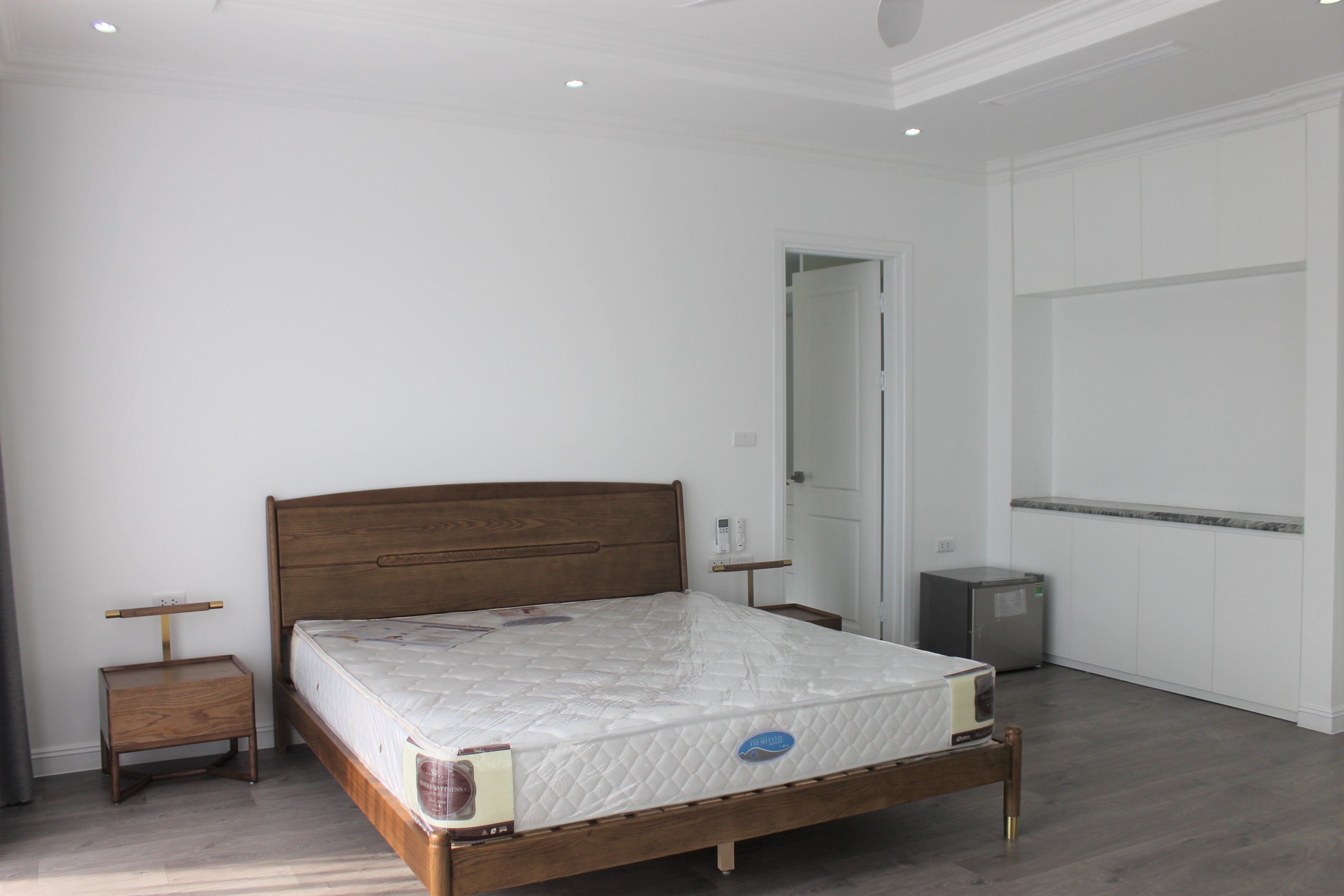 Stylish Elegant Furnished Property for rent in the middle of Vinhomes Riverside area 8