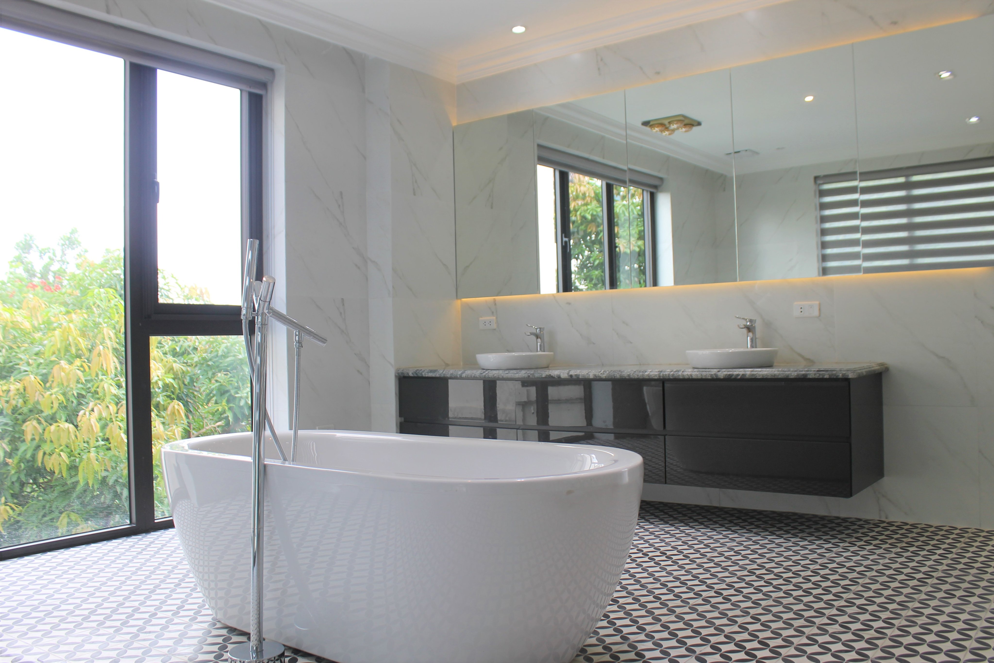 Stylish Elegant Furnished Property for rent in the middle of Vinhomes Riverside area 9