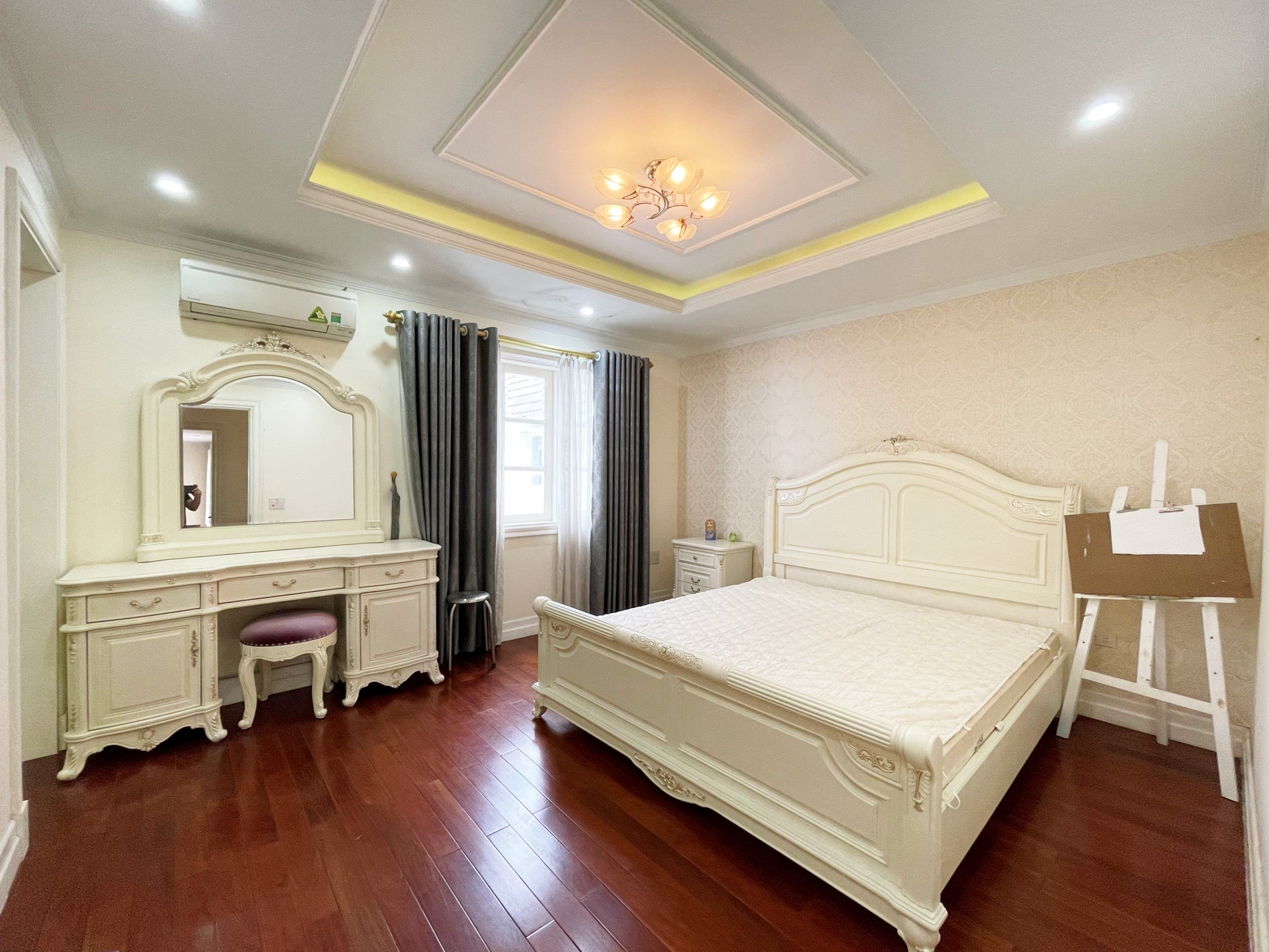 The luxury Duplex full furniture Villa in Anh Dao of Vinhomes Riverside for rent only 1730$/month 13