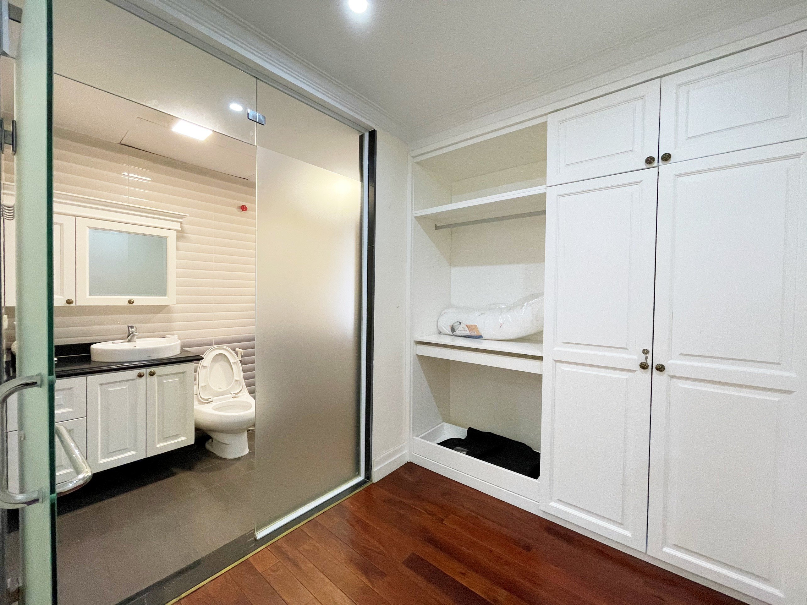 The luxury Duplex full furniture Villa in Anh Dao of Vinhomes Riverside for rent only 1730$/month 14