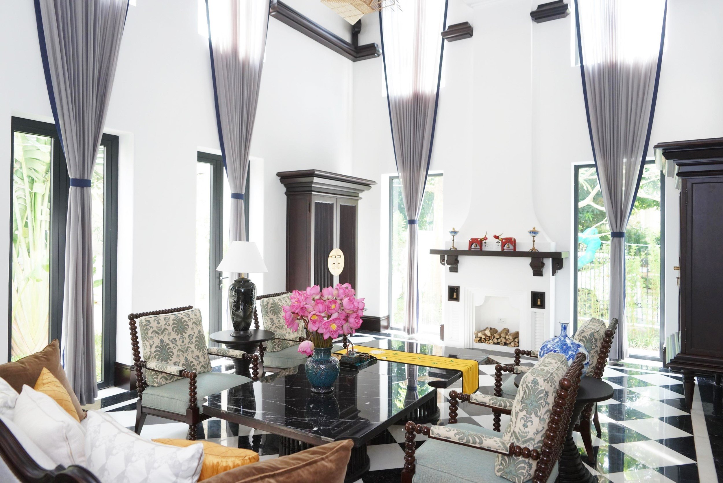 The luxury MGallery 5stars villa for rent in Vinhome Riverside only $5500/ month 1