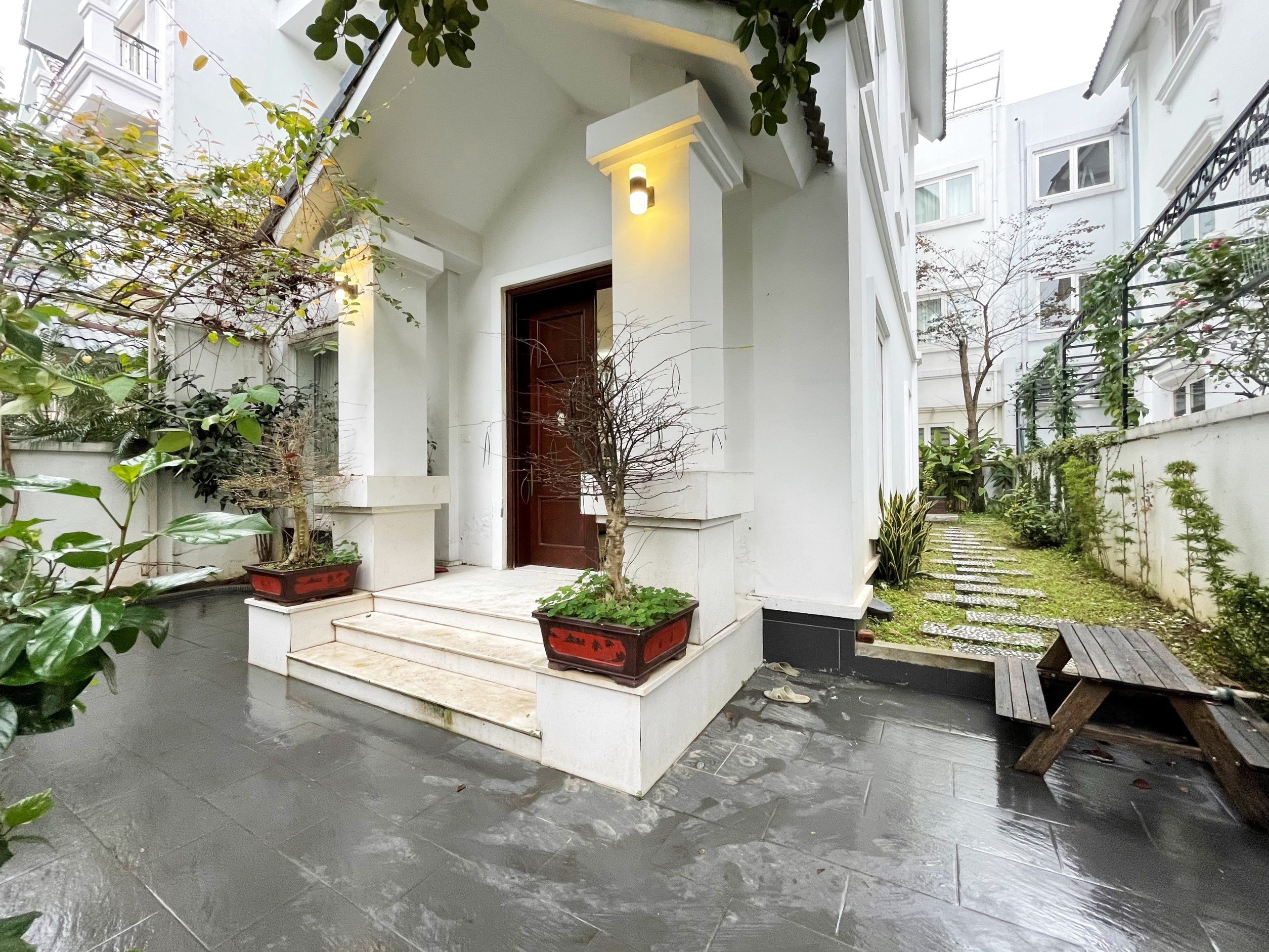 The luxury villa full furniture for rent in Vinhome Riverside only ~1700 usd/month 1