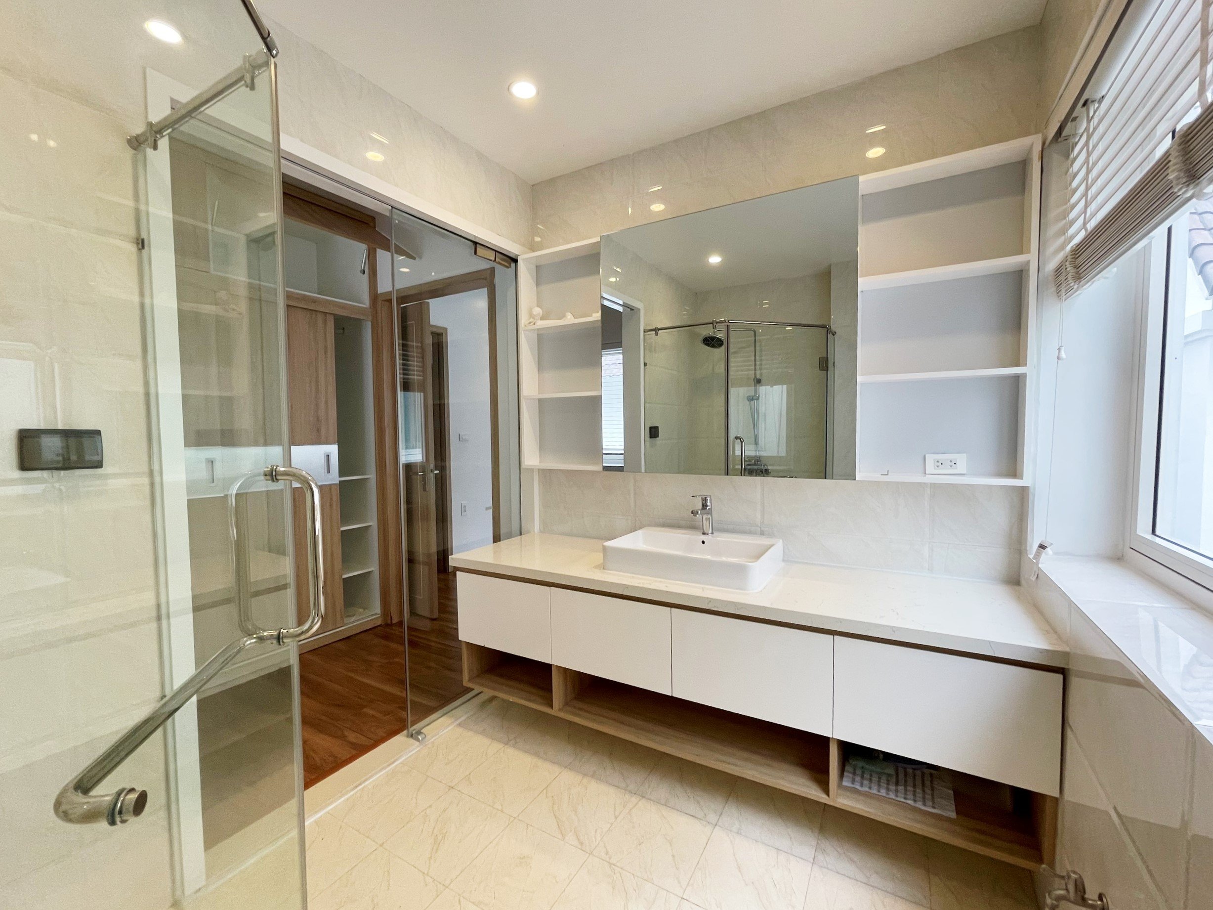 The luxury villa full furniture for rent in Vinhome Riverside only ~1700 usd/month 10
