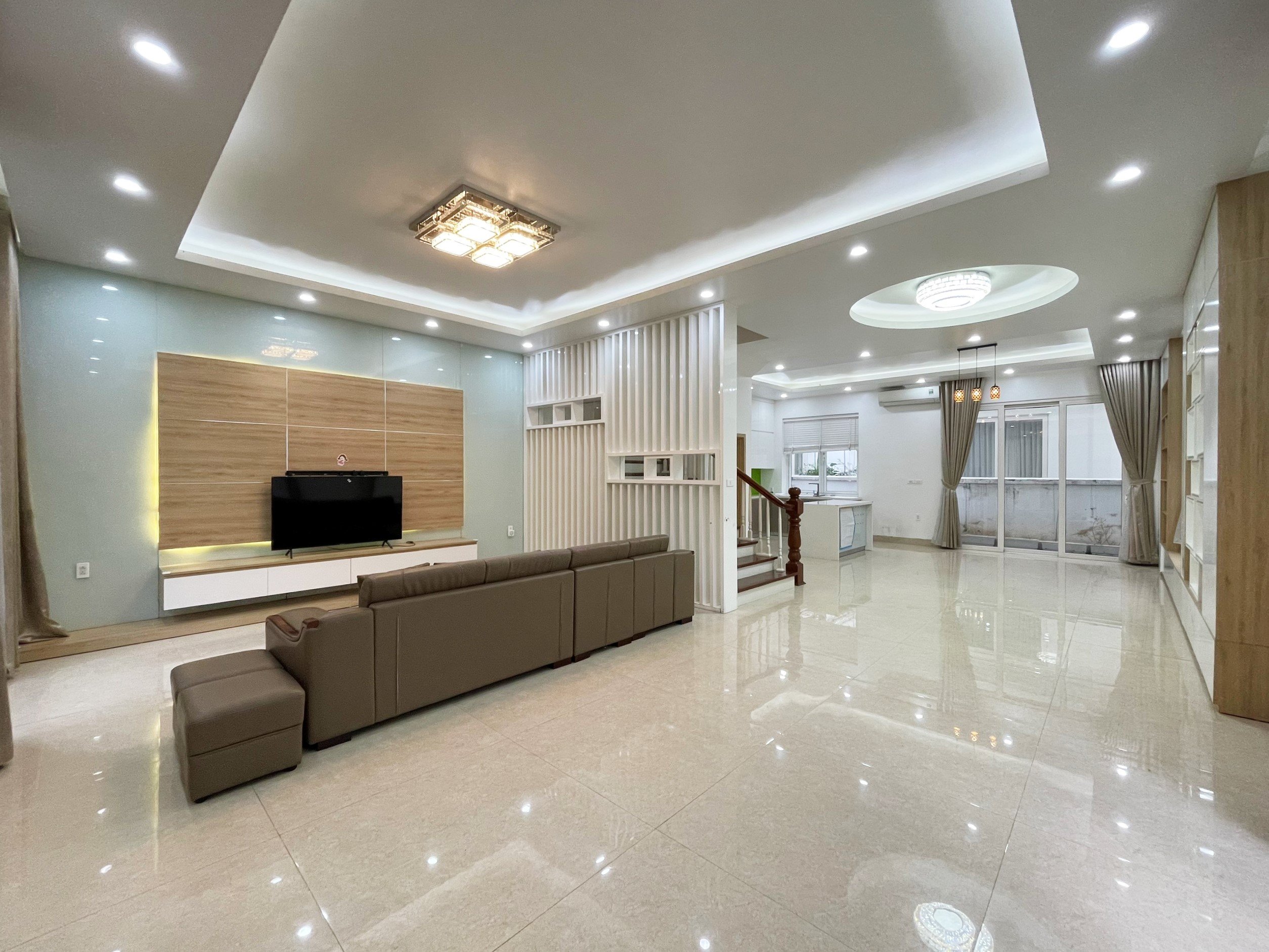 The luxury villa full furniture for rent in Vinhome Riverside only ~1700 usd/month 3