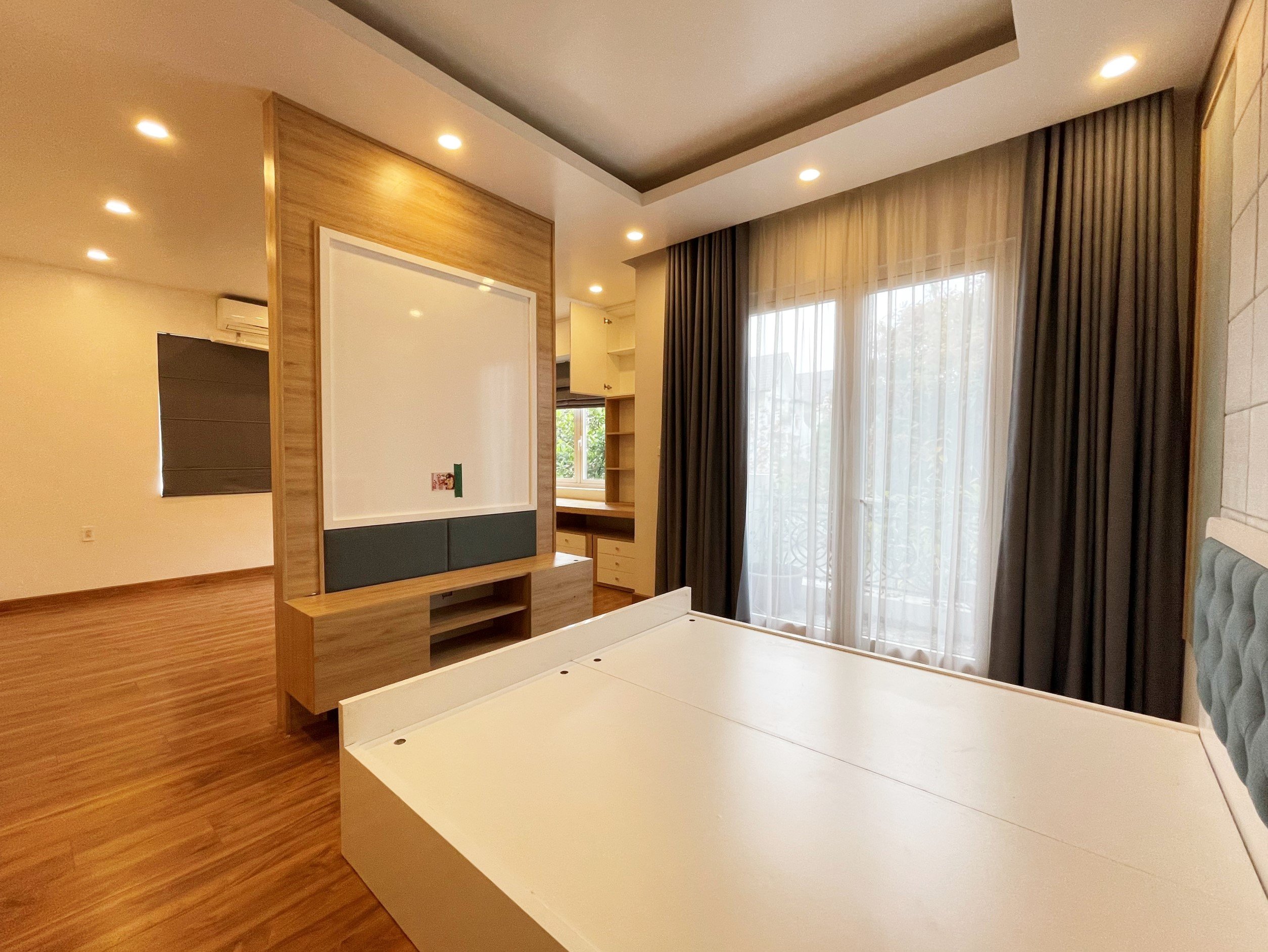 The luxury villa full furniture for rent in Vinhome Riverside only ~1700 usd/month 6