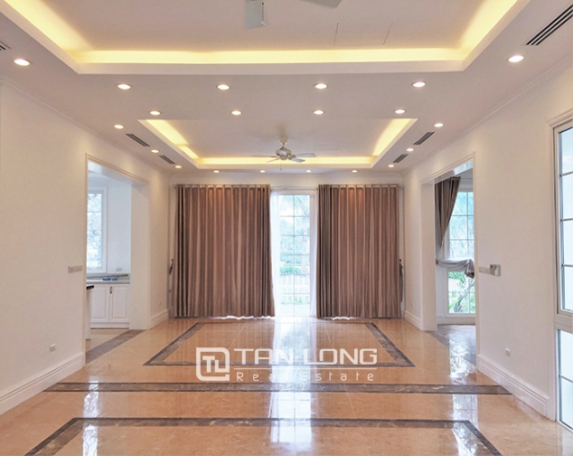 Unfurnished villa with 3 bedroom to rent in Hoa Sua road, Vinhomes Riverside, Long Bien 1