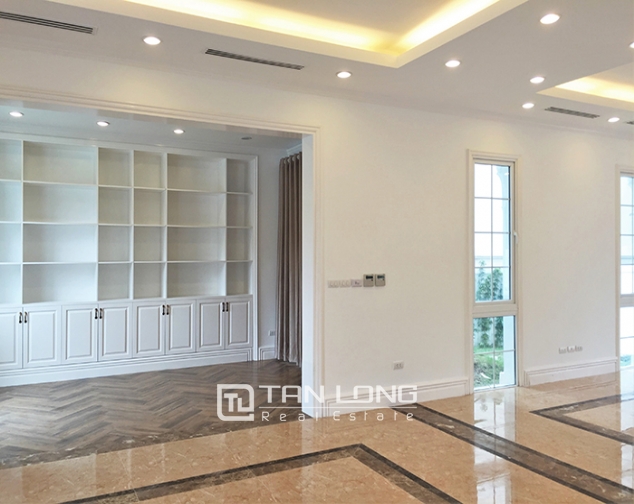 Unfurnished villa with 3 bedroom to rent in Hoa Sua road, Vinhomes Riverside, Long Bien 2