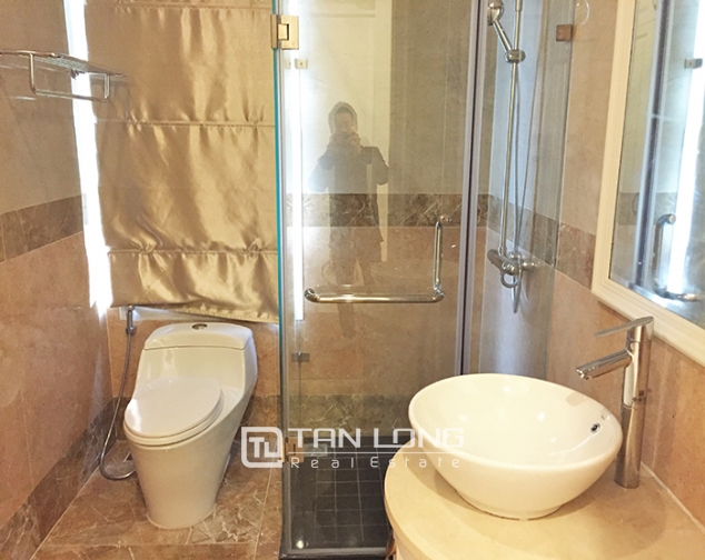 Unfurnished villa with 3 bedroom to rent in Hoa Sua road, Vinhomes Riverside, Long Bien 9