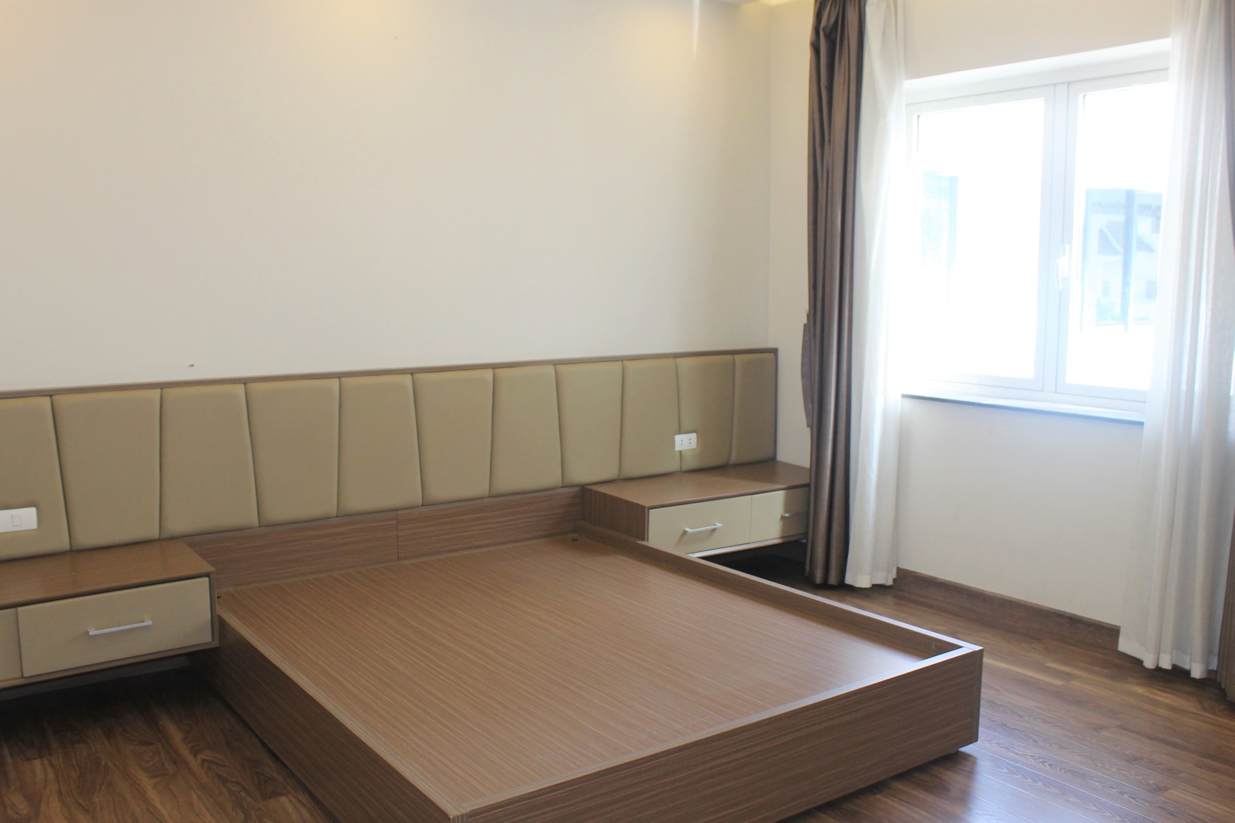 Villa 165 sqm, 3 Beds full furniture in Vinhomes Riverside for rent only 1530 USD/ month 11