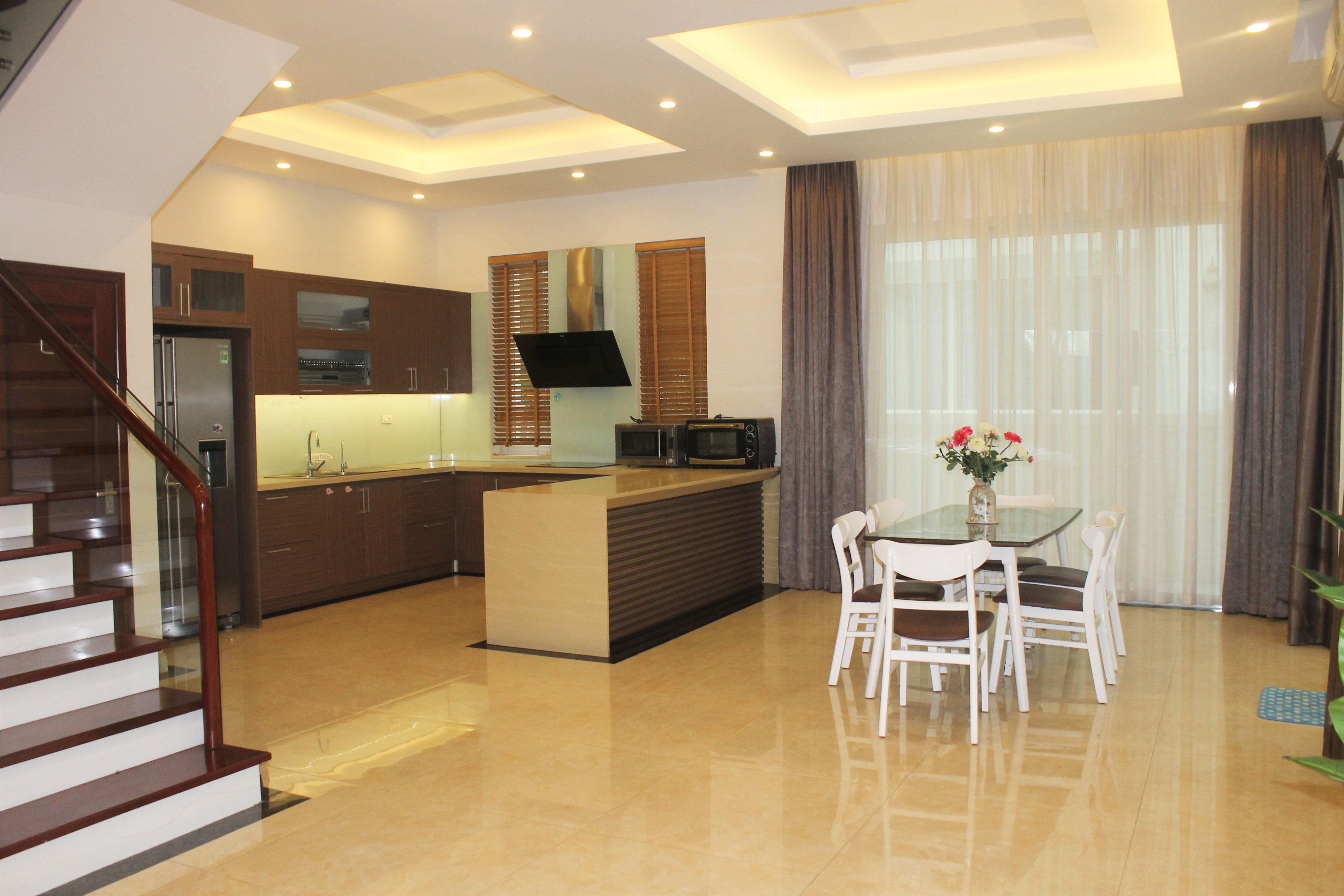 Villa 165 sqm, 3 Beds full furniture in Vinhomes Riverside for rent only 1530 USD/ month 3