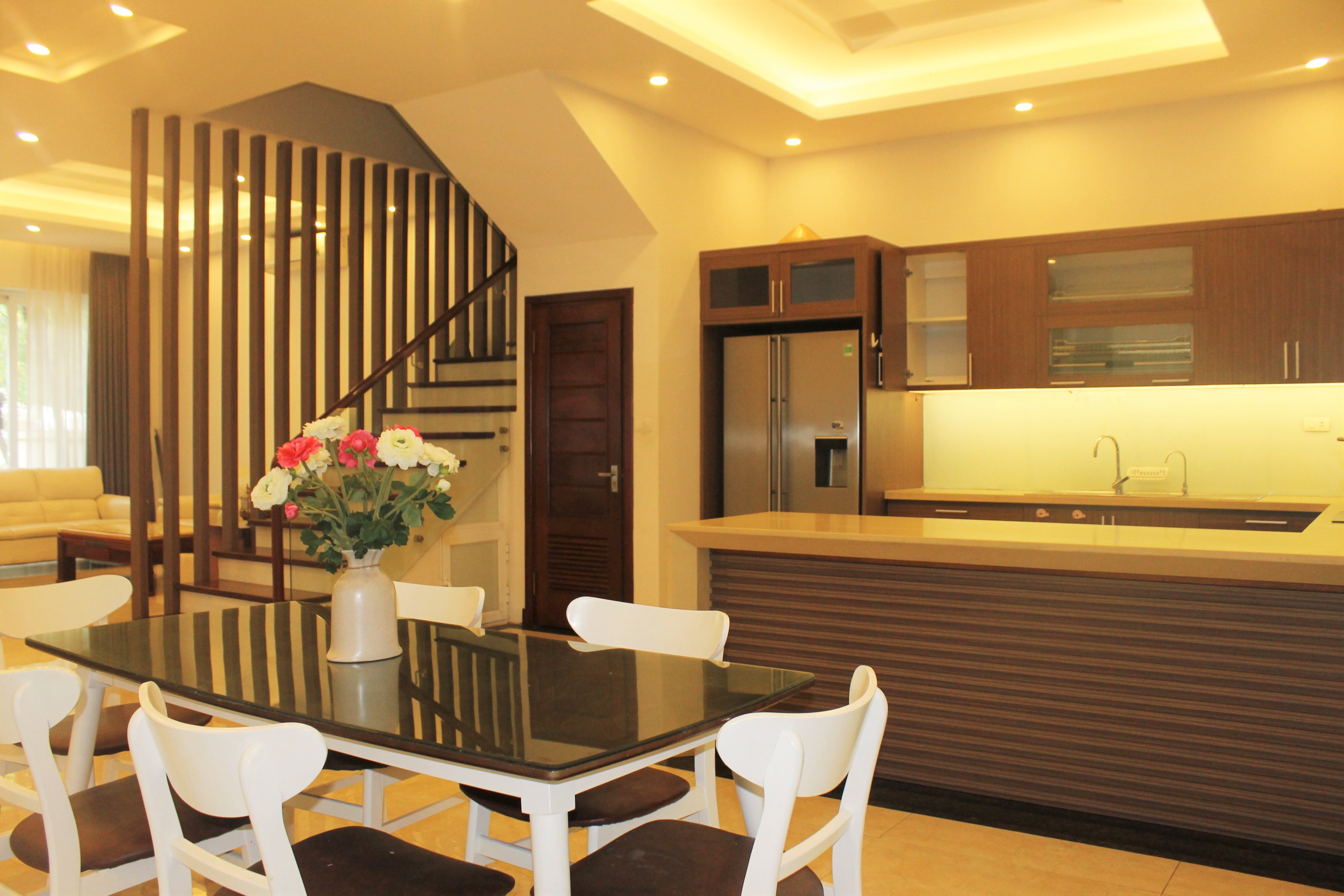 Villa 165 sqm, 3 Beds full furniture in Vinhomes Riverside for rent only 1530 USD/ month 4
