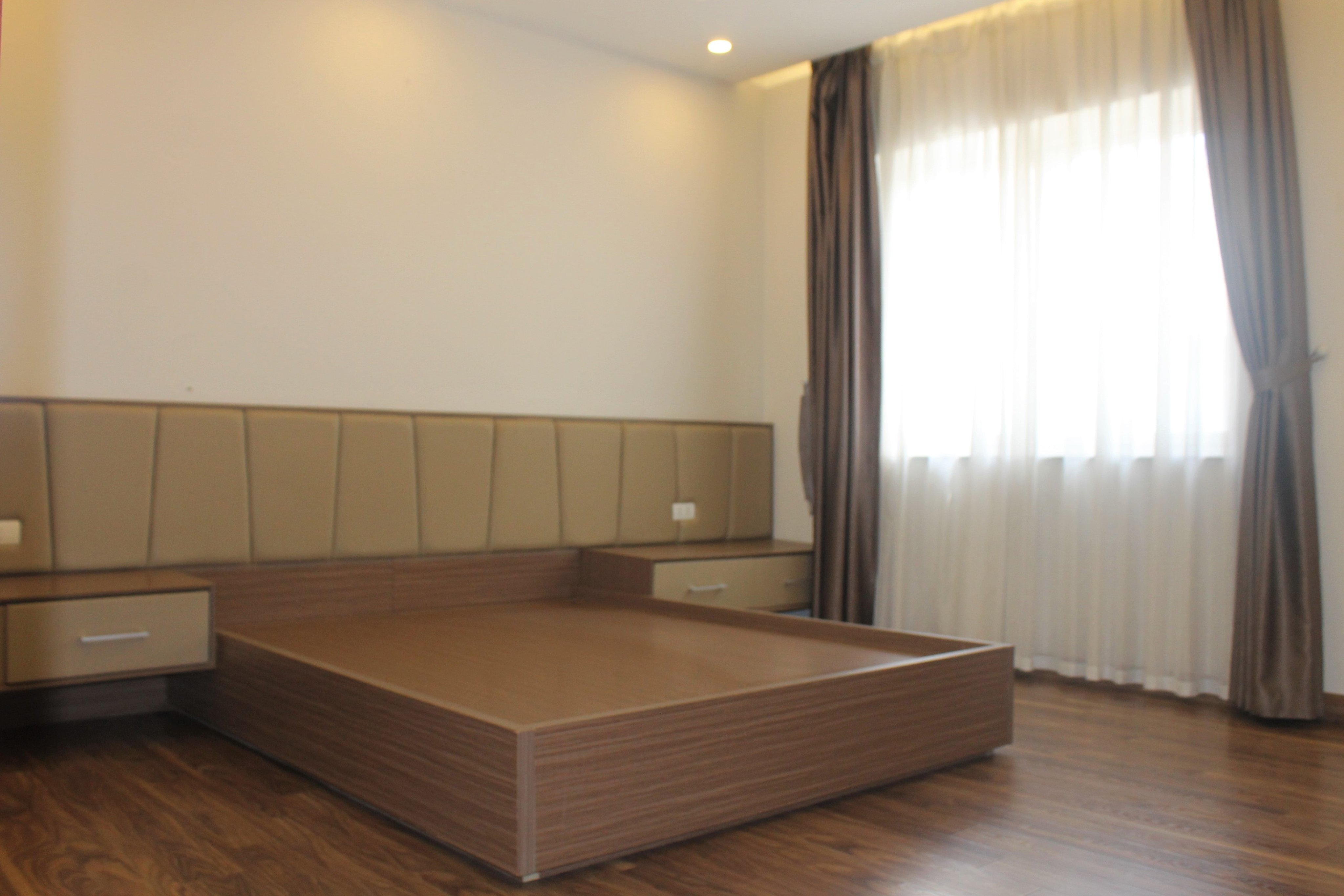 Villa 165 sqm, 3 Beds full furniture in Vinhomes Riverside for rent only 1530 USD/ month 8