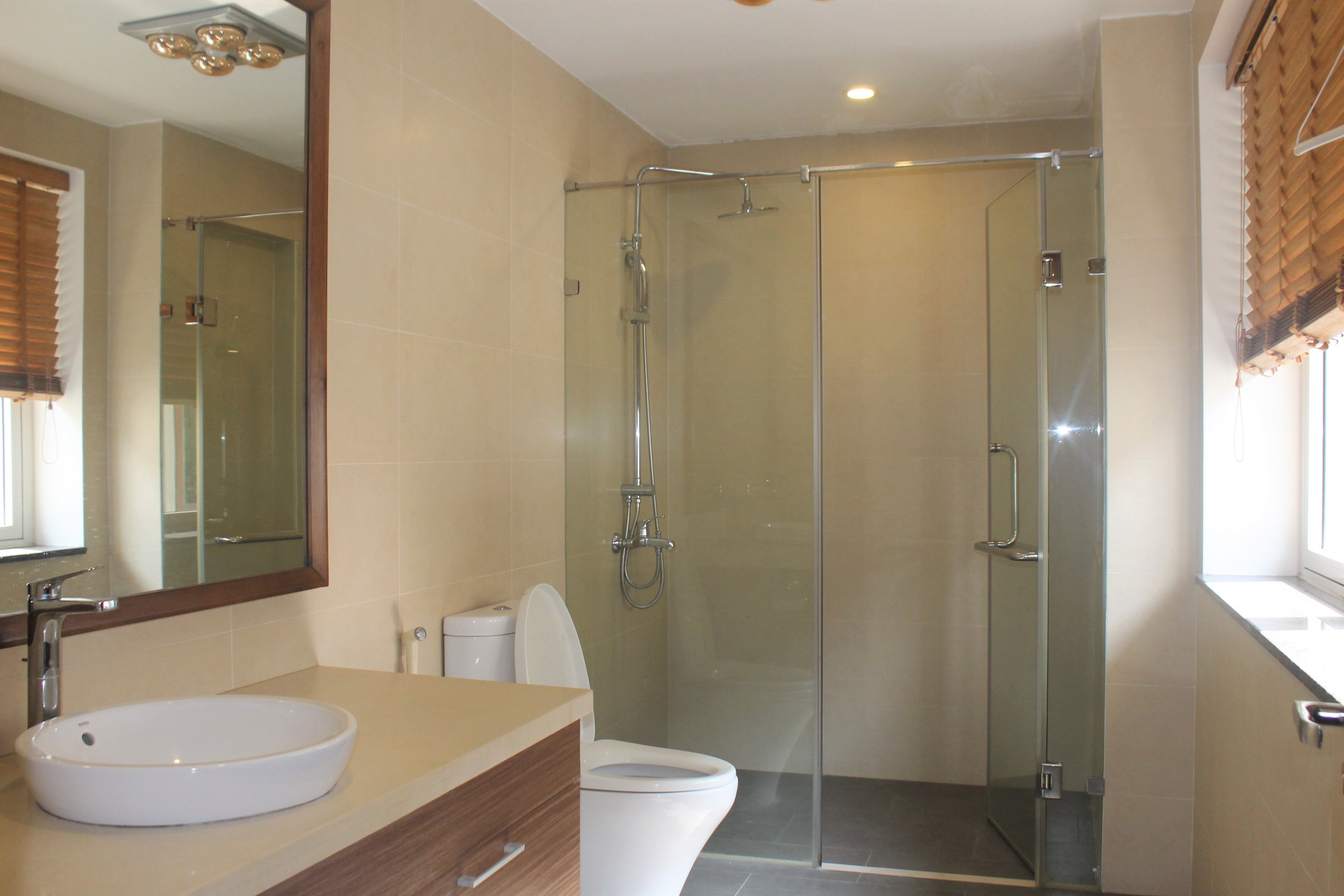 Villa 165 sqm, 3 Beds full furniture in Vinhomes Riverside for rent only 1530 USD/ month 9