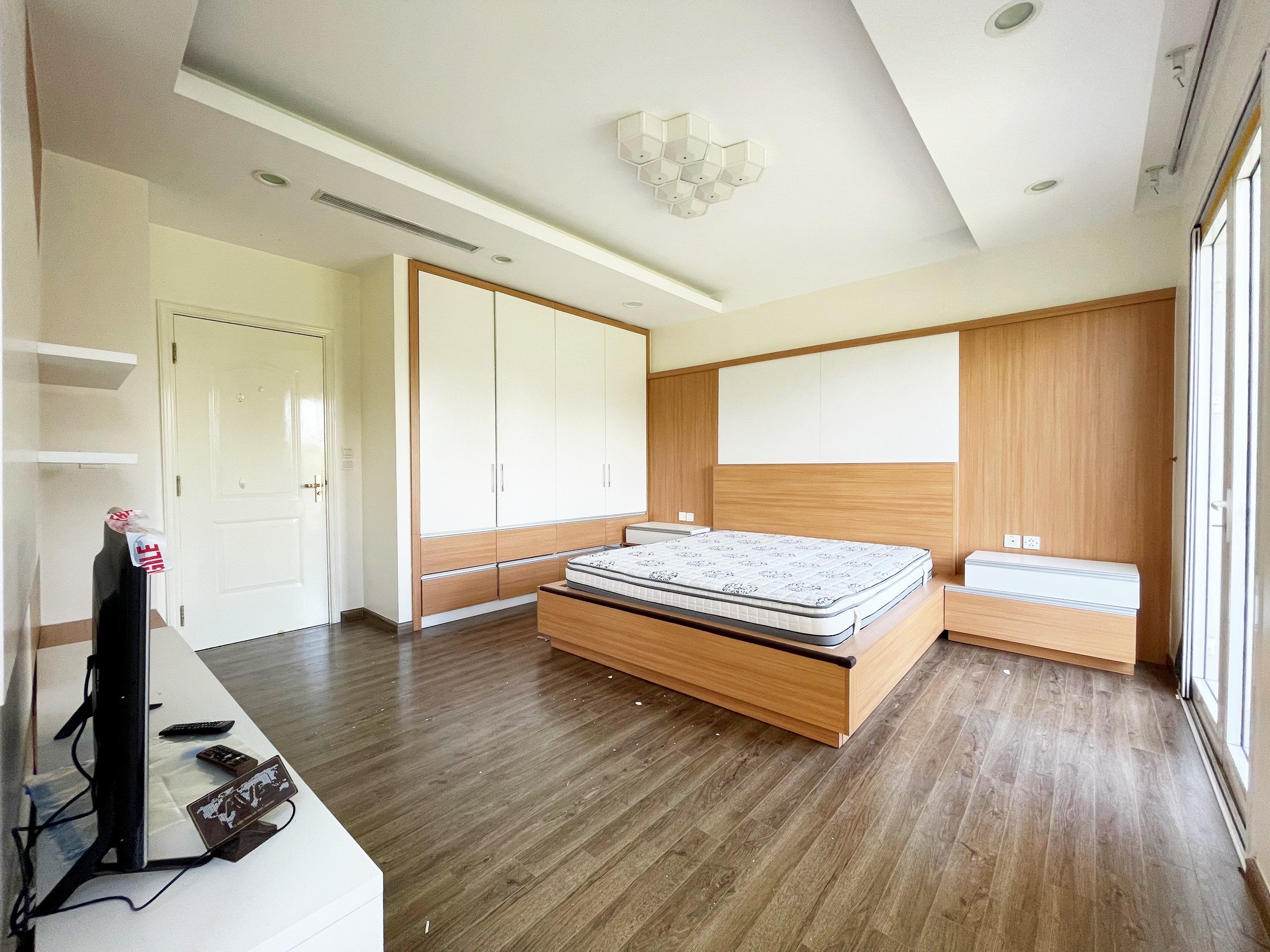 Villa 225 sqm with big yar next to the river, amazing view in Hoa Sua Vinhomes Riverside 13