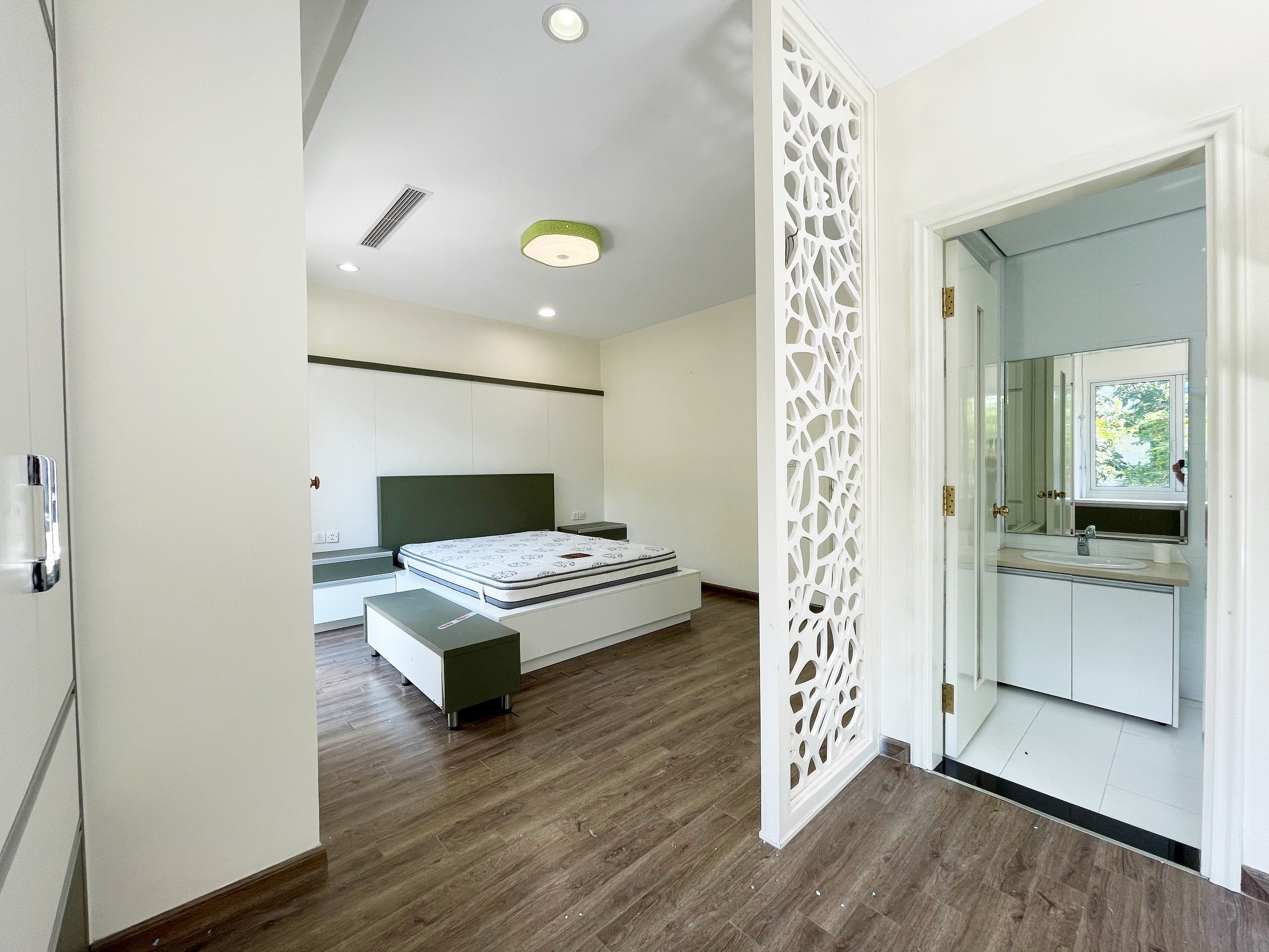 Villa 225 sqm with big yar next to the river, amazing view in Hoa Sua Vinhomes Riverside 14