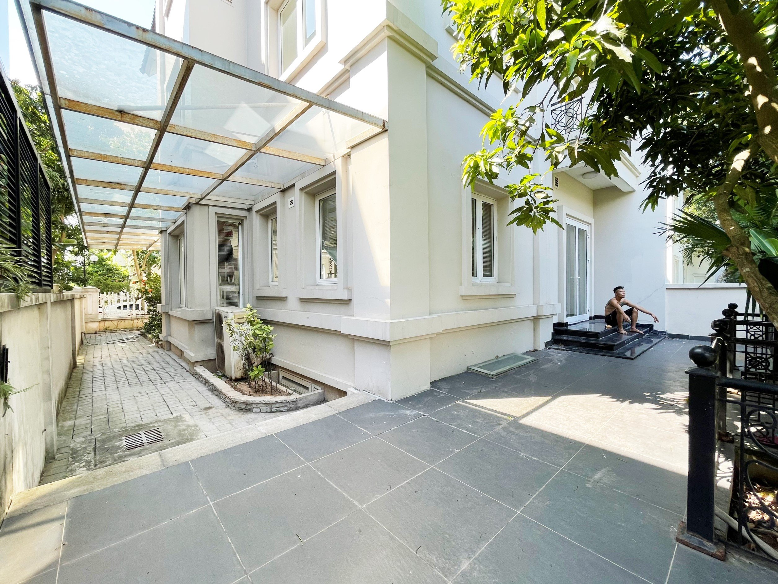 Villa 225 sqm with big yar next to the river, amazing view in Hoa Sua Vinhomes Riverside 3