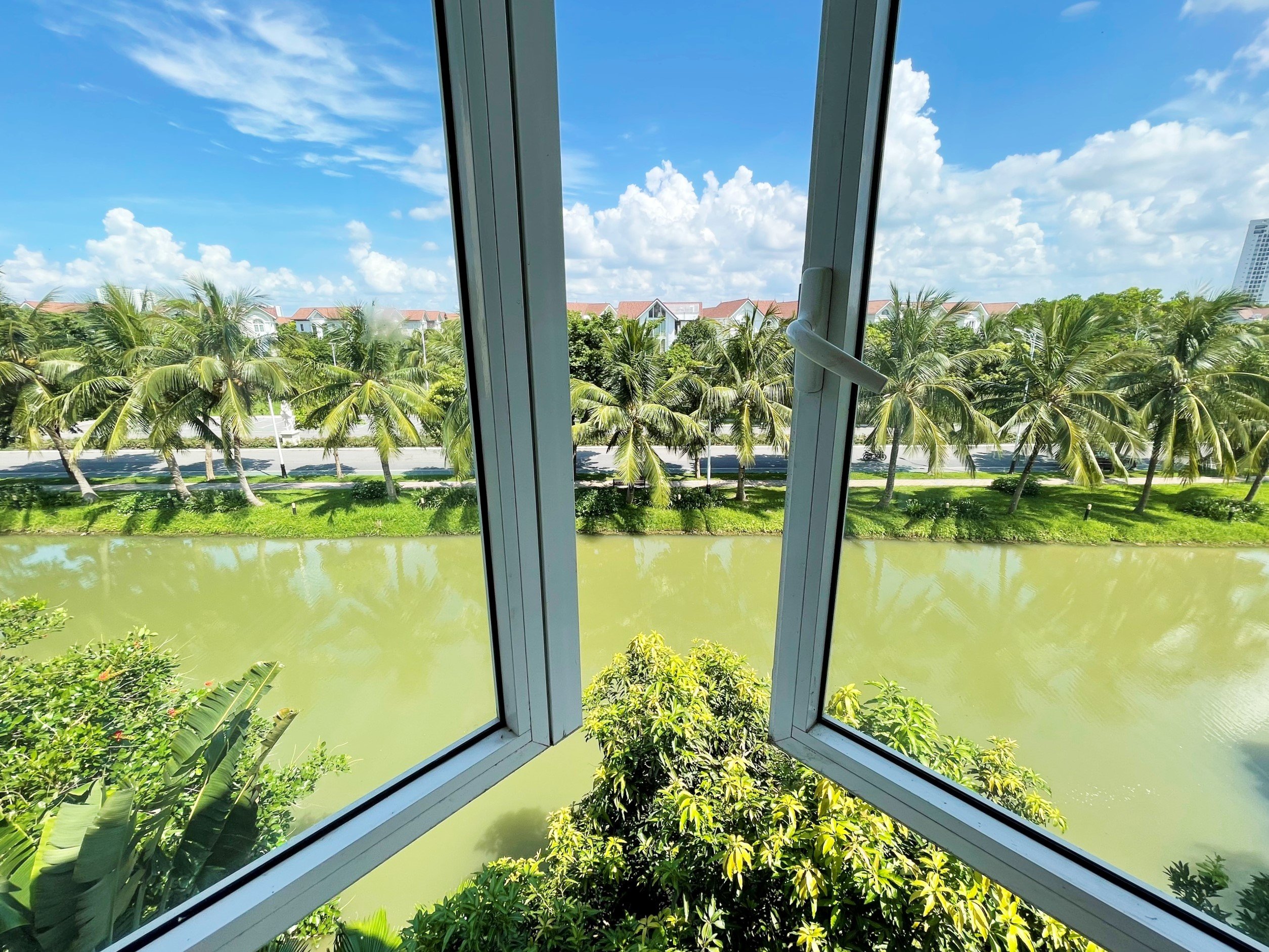Villa 225 sqm with big yar next to the river, amazing view in Hoa Sua Vinhomes Riverside 5