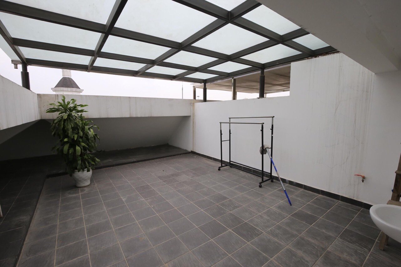 Villa 4 bed rooms, with elevator, garden in Vinhomes Riverside The Harmony for rent only 2840 usd/ month 12
