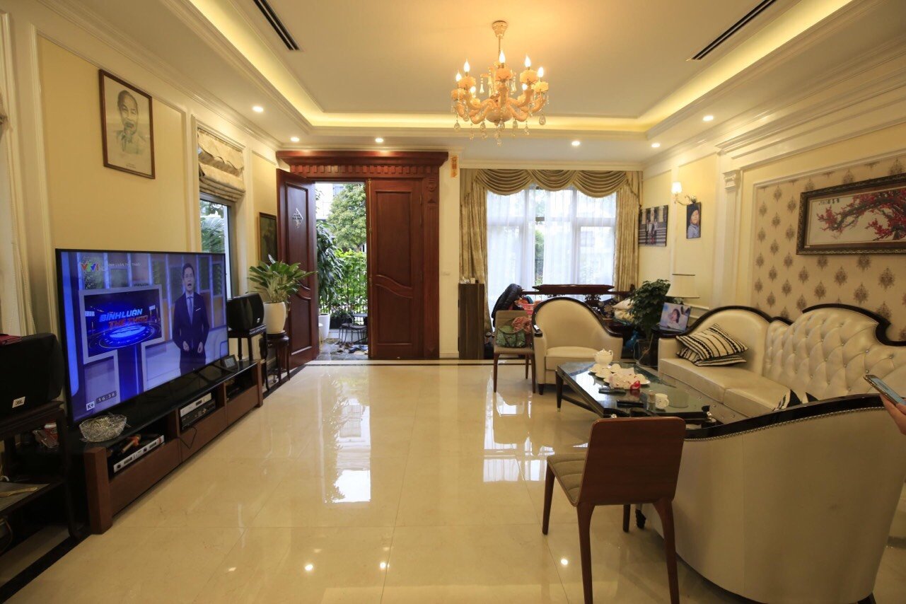Villa 4 bed rooms, with elevator, garden in Vinhomes Riverside The Harmony for rent only 2840 usd/ month 3