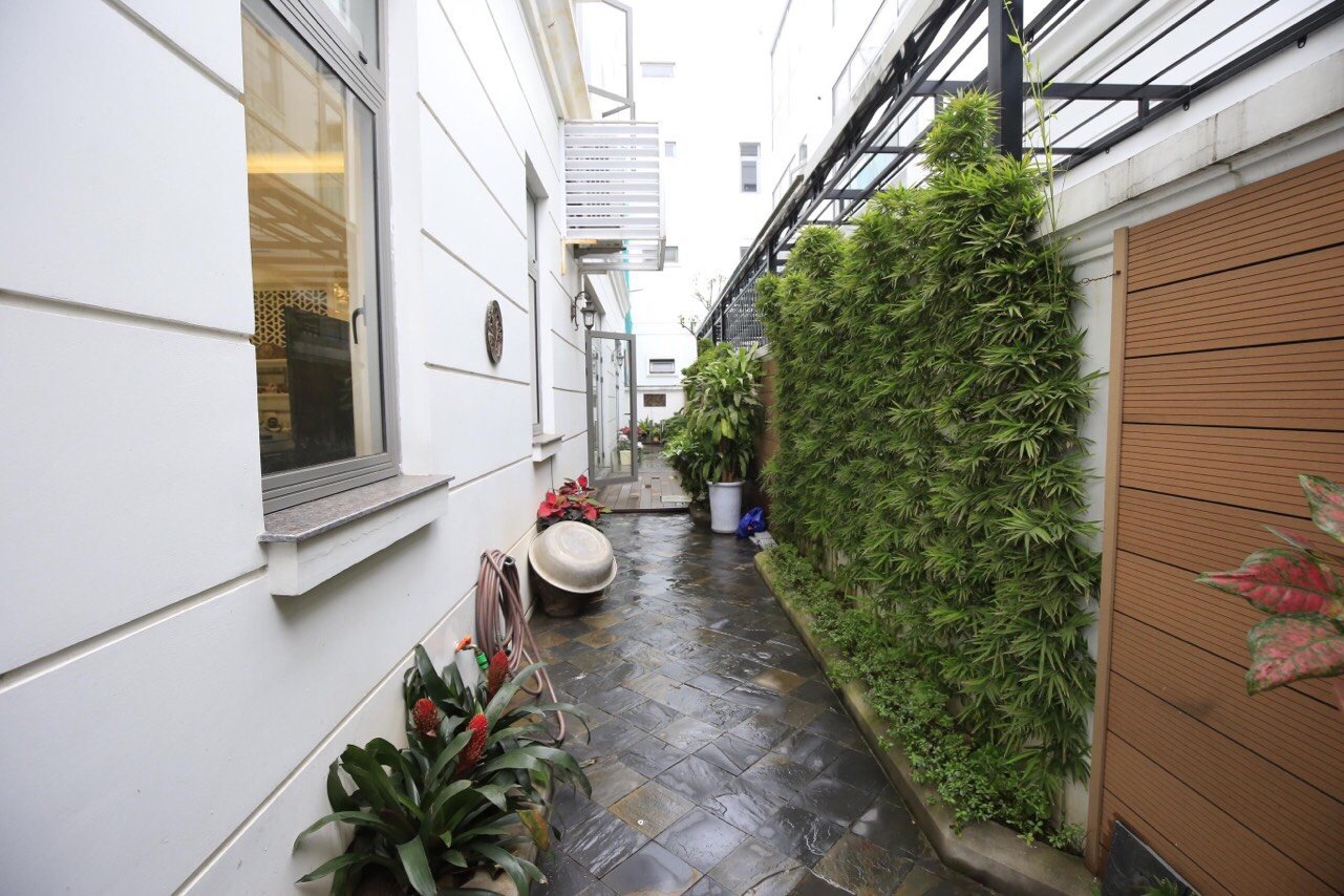 Villa 4 bed rooms, with elevator, garden in Vinhomes Riverside The Harmony for rent only 2840 usd/ month 4