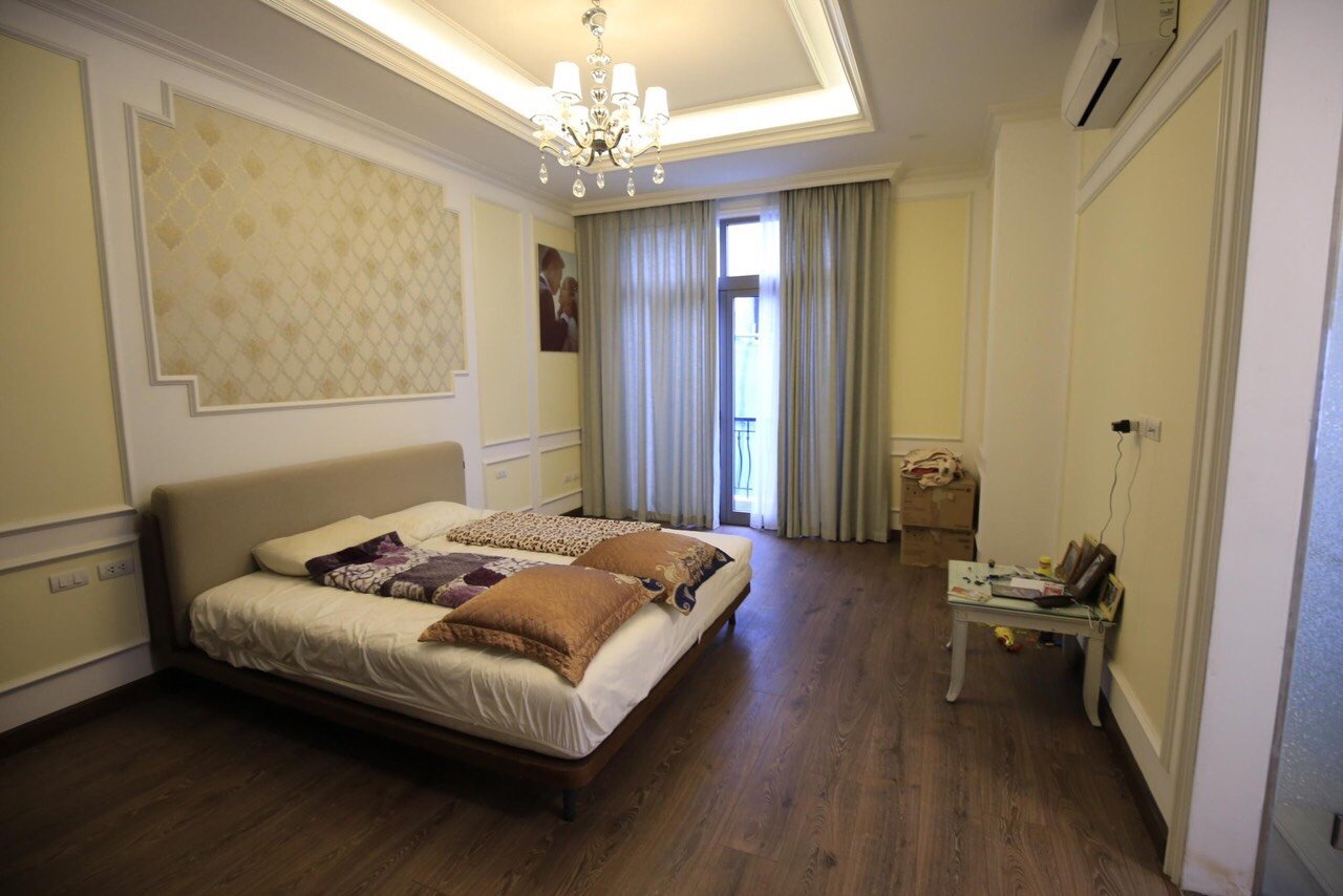 Villa 4 bed rooms, with elevator, garden in Vinhomes Riverside The Harmony for rent only 2840 usd/ month 5
