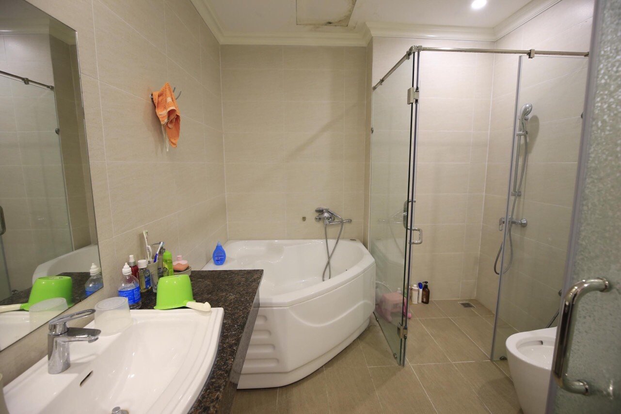 Villa 4 bed rooms, with elevator, garden in Vinhomes Riverside The Harmony for rent only 2840 usd/ month 7