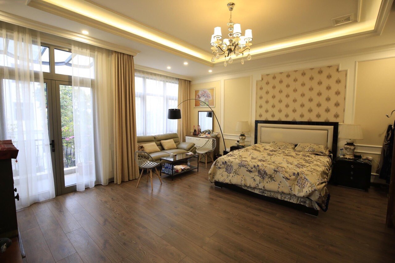 Villa 4 bed rooms, with elevator, garden in Vinhomes Riverside The Harmony for rent only 2840 usd/ month 8