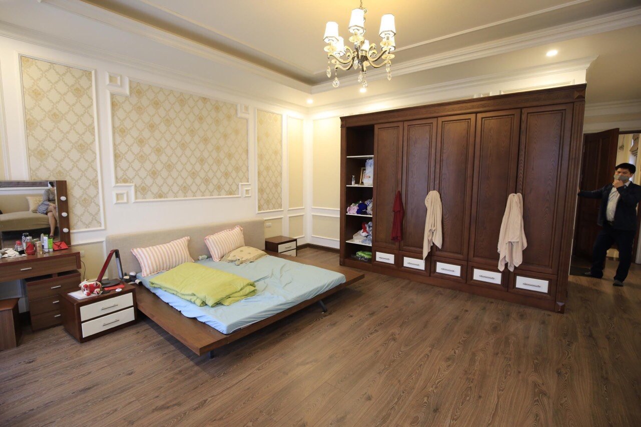 Villa 4 bed rooms, with elevator, garden in Vinhomes Riverside The Harmony for rent only 2840 usd/ month 9