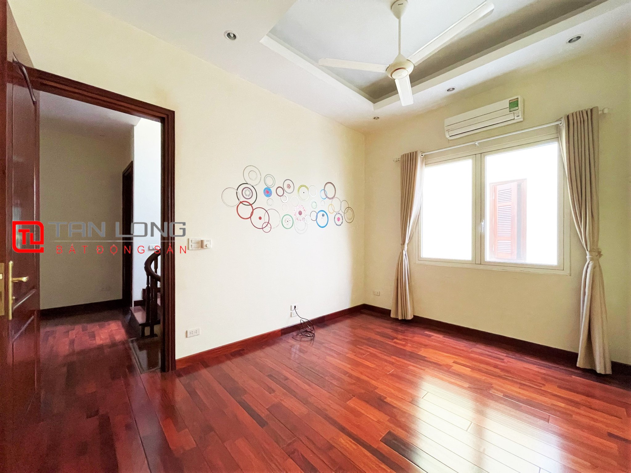 Villa for rent Hoa Sua near BIS International School at Vinhomes Riverside Long Bien 10