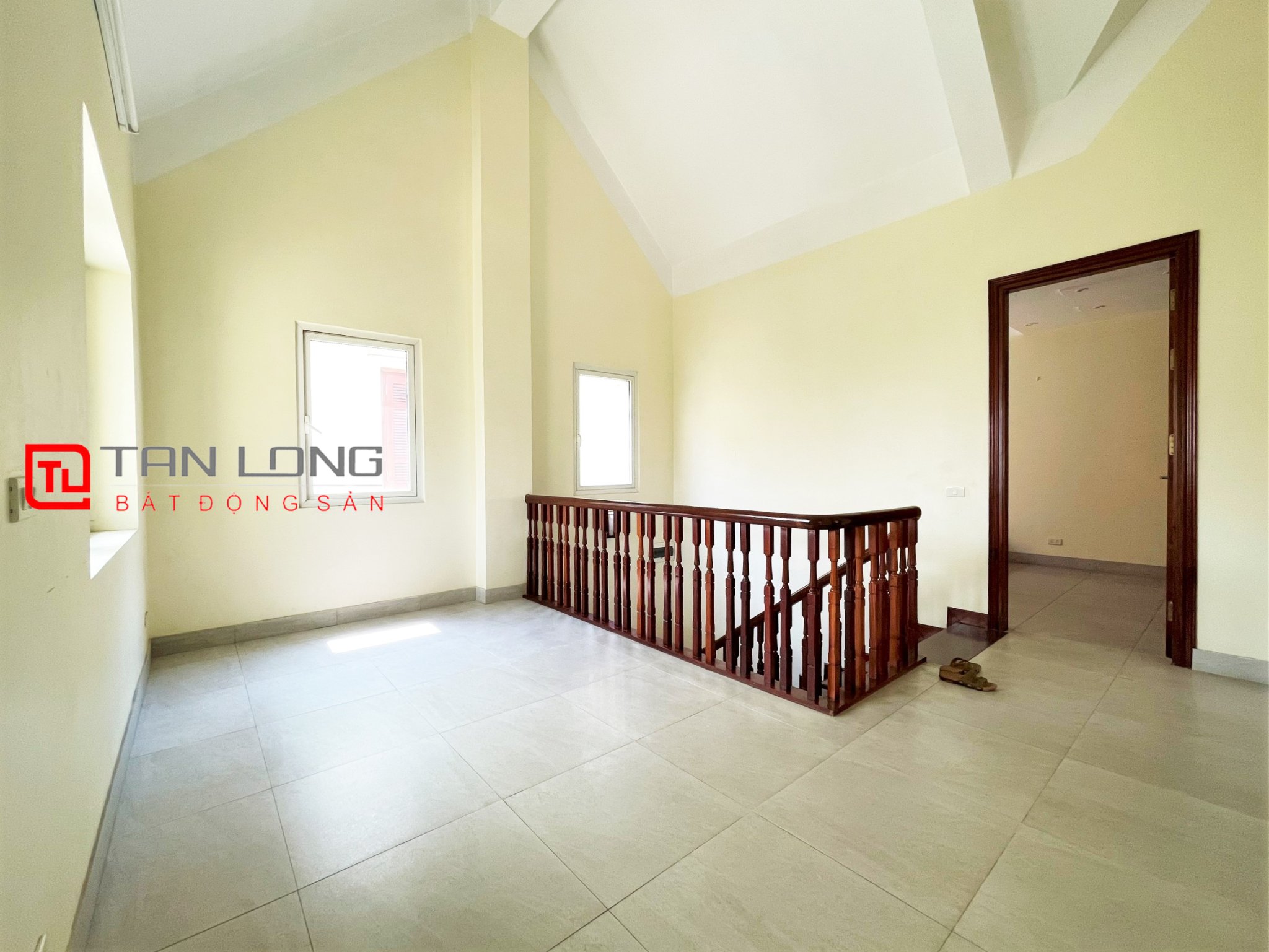 Villa for rent Hoa Sua near BIS International School at Vinhomes Riverside Long Bien 14