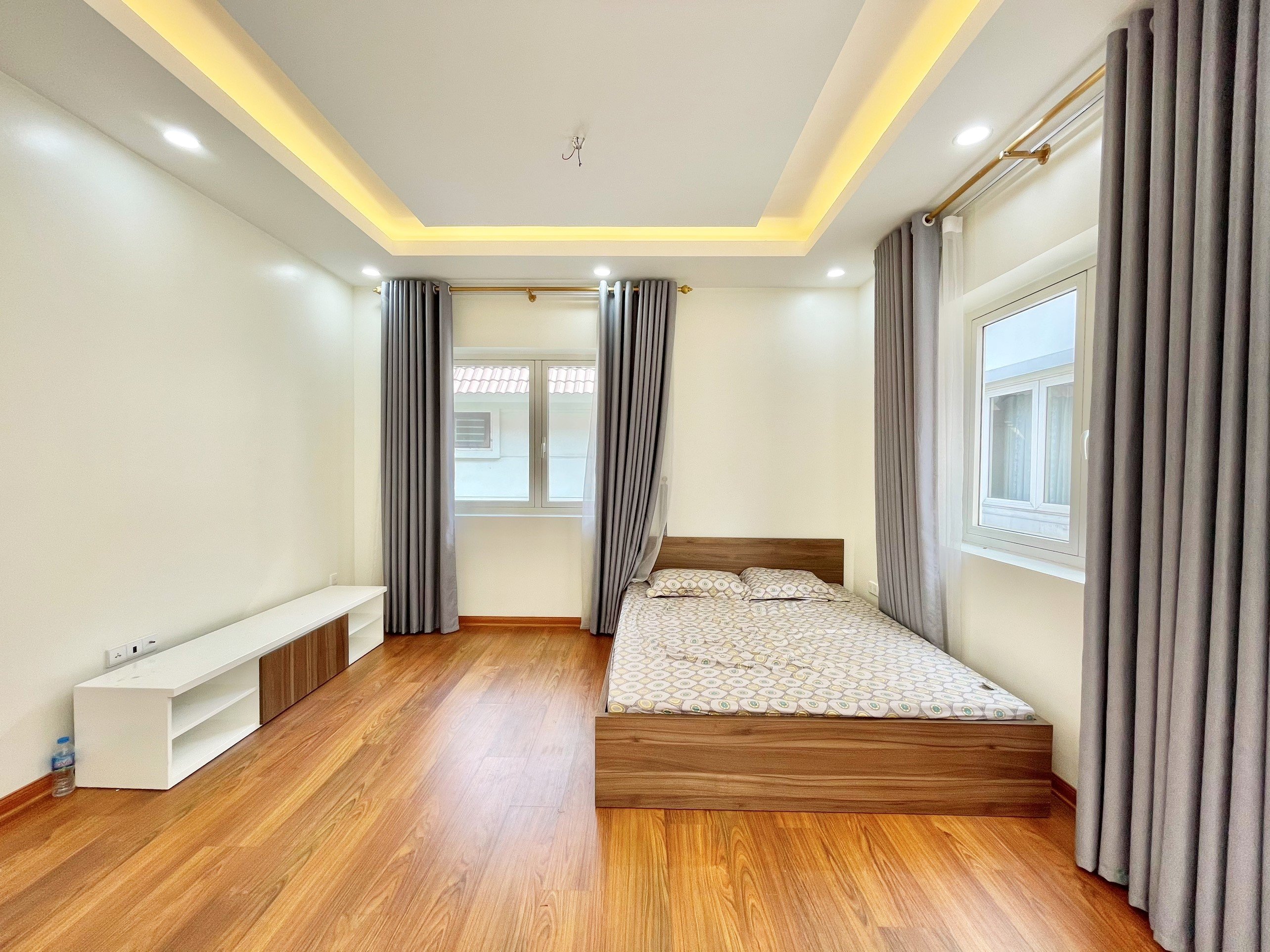 Villa full furniture in Vinhomes Riverside for rent price 1,700 usd/month 10