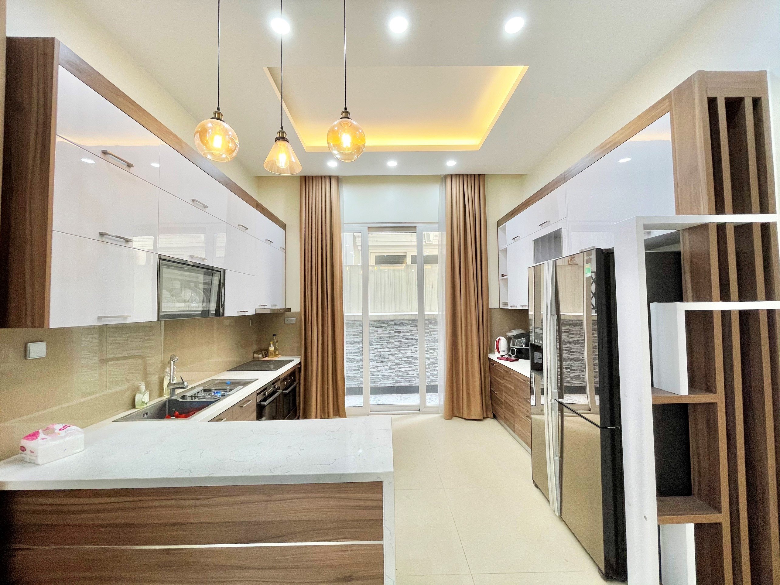 Villa full furniture in Vinhomes Riverside for rent price 1,700 usd/month 4