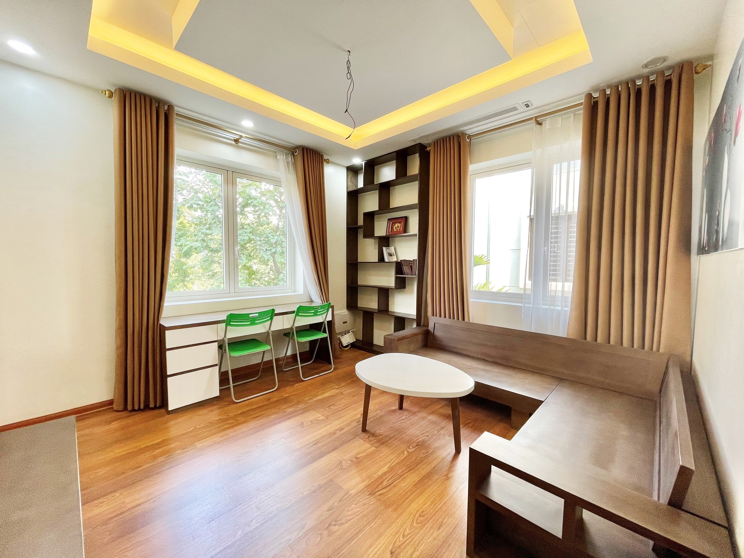 Villa full furniture in Vinhomes Riverside for rent price 1,700 usd/month 5