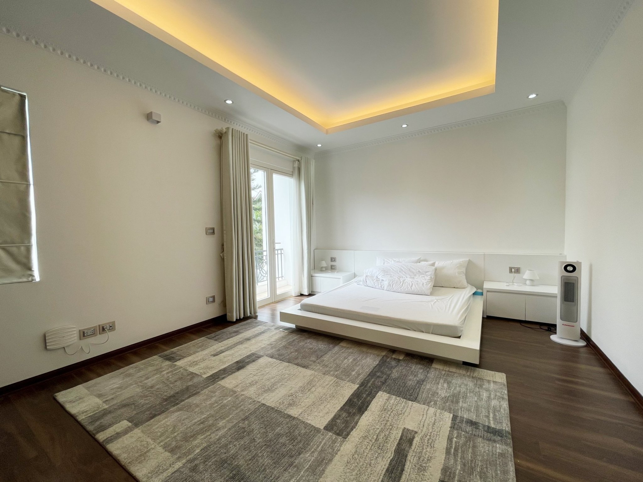 Villa in Bang Lang Vinhomes Riverside, 250 sqm, 3 bed rooms, 3 floors 1 lobby full furniture for rent only 3056 usd/ month 10