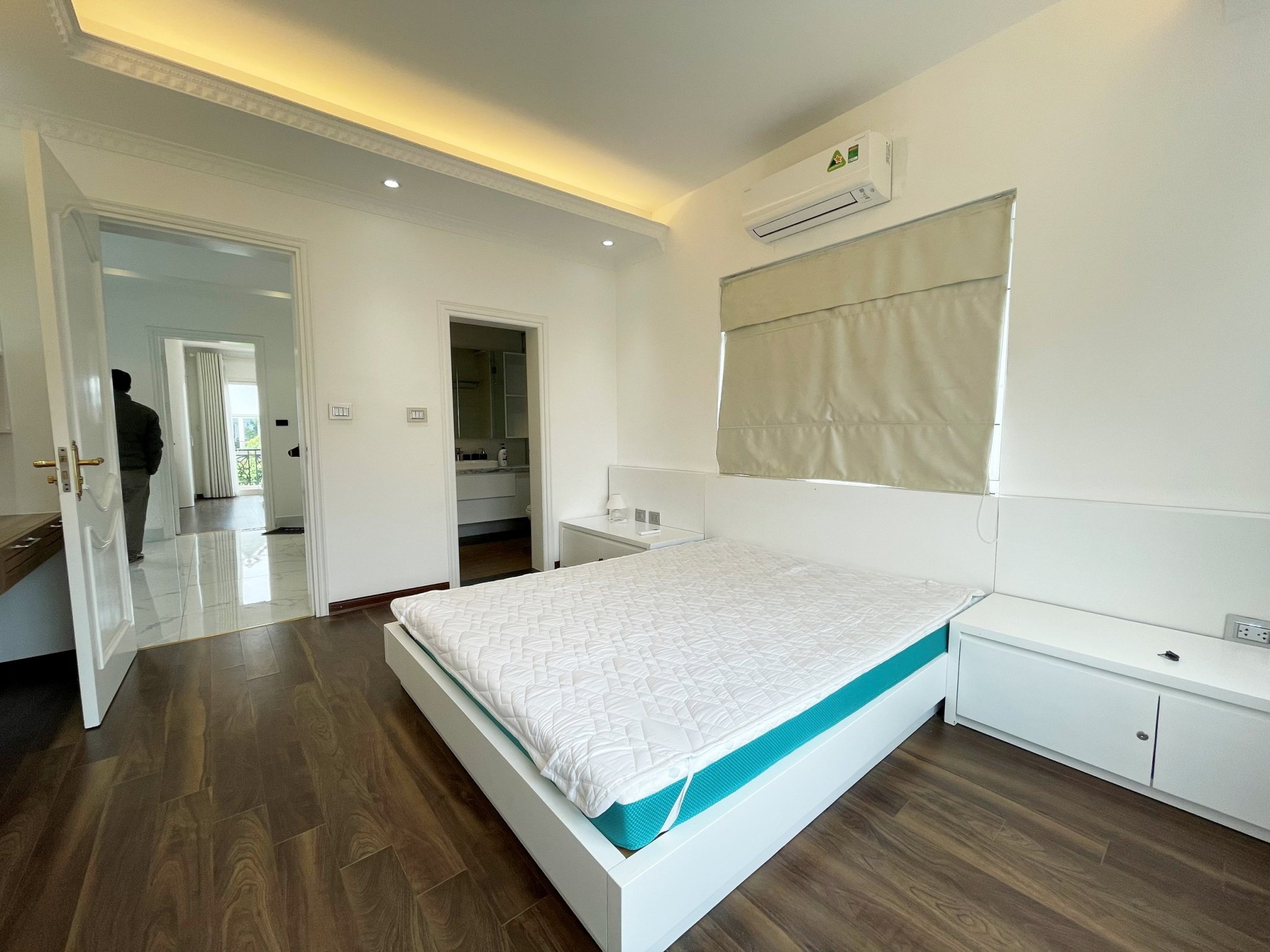 Villa in Bang Lang Vinhomes Riverside, 250 sqm, 3 bed rooms, 3 floors 1 lobby full furniture for rent only 3056 usd/ month 17
