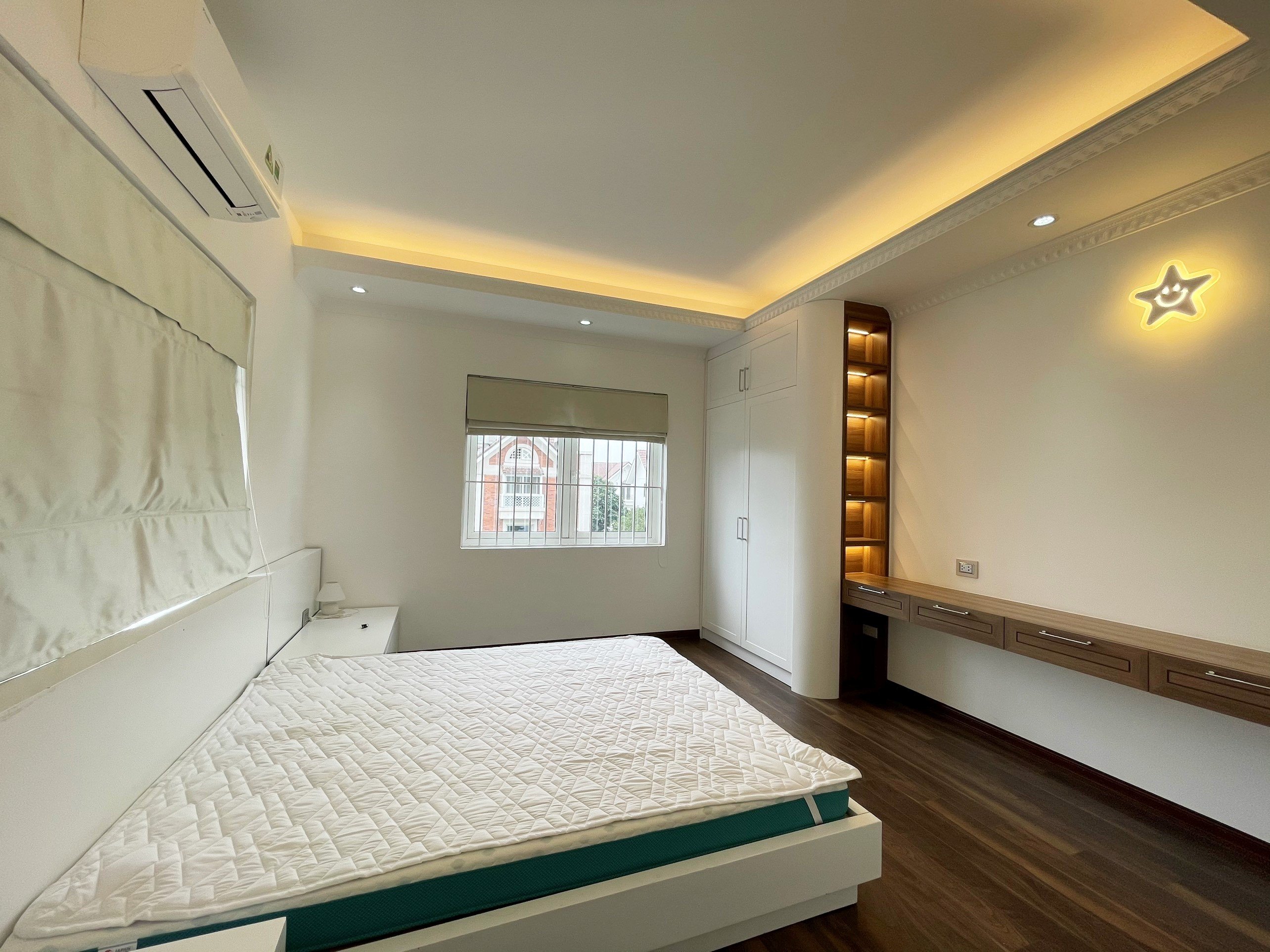 Villa in Bang Lang Vinhomes Riverside, 250 sqm, 3 bed rooms, 3 floors 1 lobby full furniture for rent only 3056 usd/ month 20