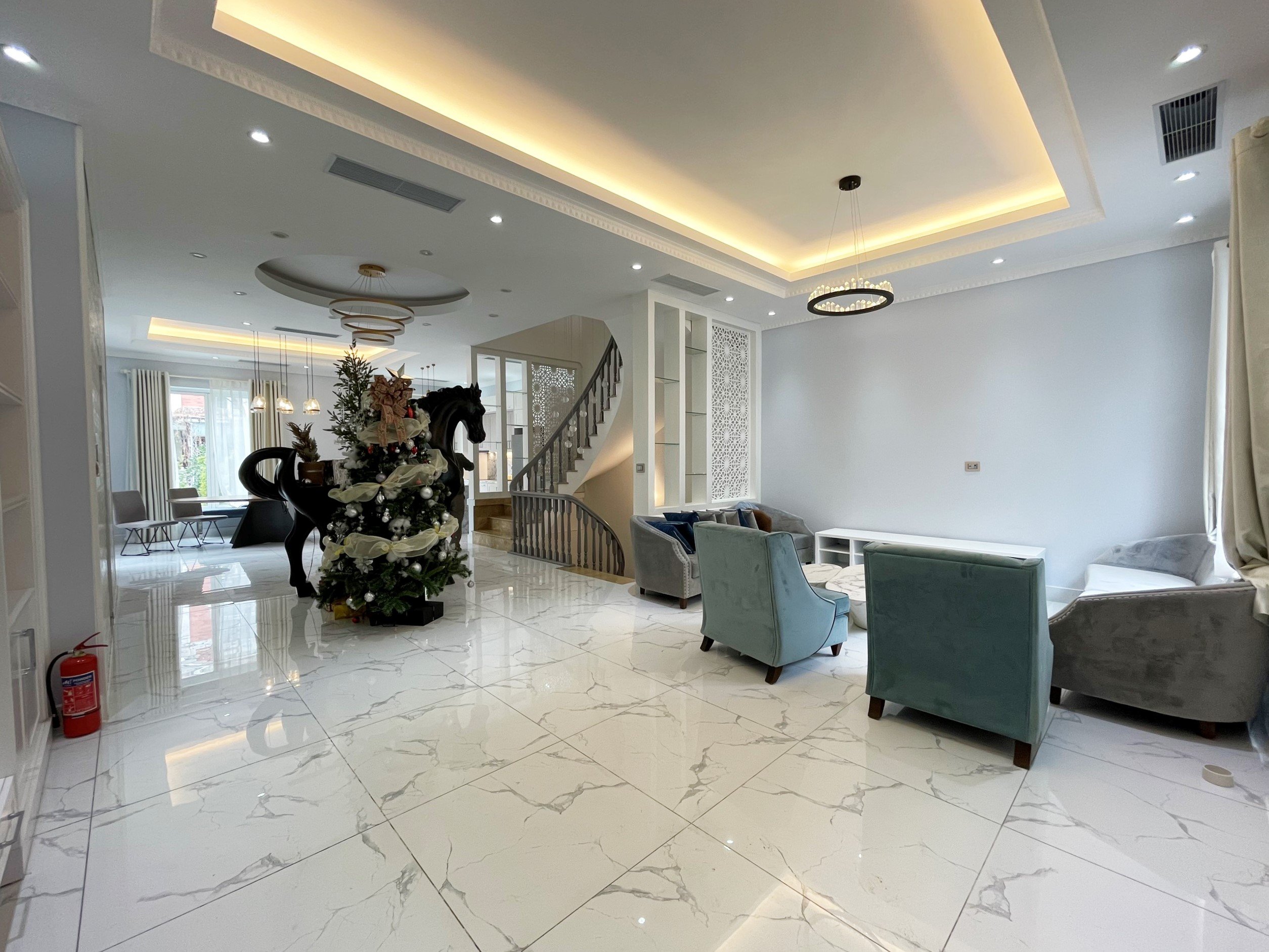 Villa in Bang Lang Vinhomes Riverside, 250 sqm, 3 bed rooms, 3 floors 1 lobby full furniture for rent only 3056 usd/ month 3