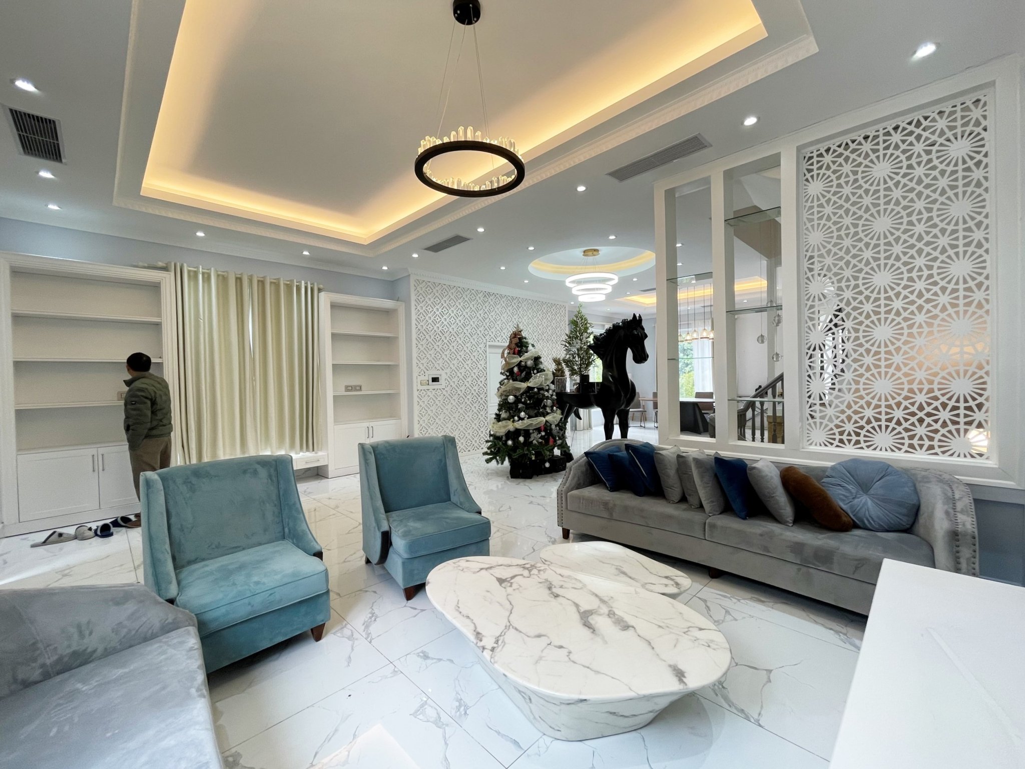Villa in Bang Lang Vinhomes Riverside, 250 sqm, 3 bed rooms, 3 floors 1 lobby full furniture for rent only 3056 usd/ month 4