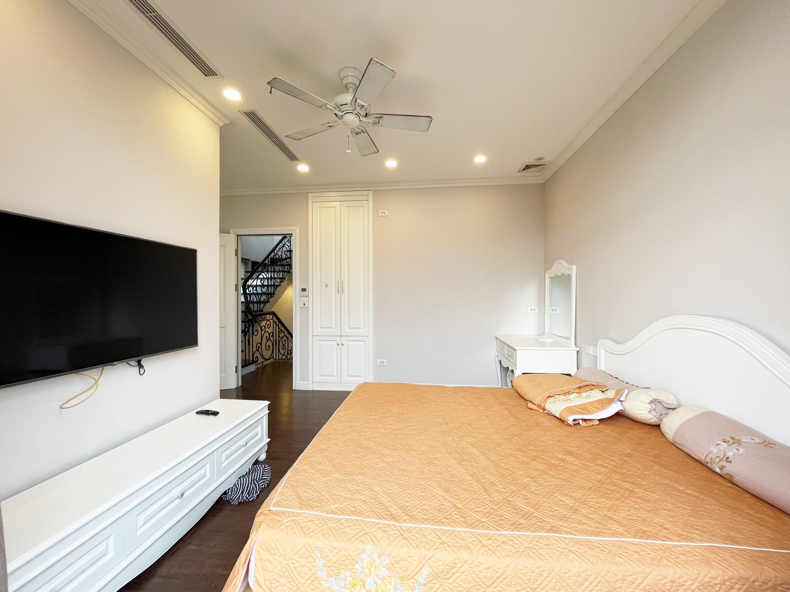 Villa in Tuylip Vinhomes The Harmony full furniture 120 sqm, 4 bed rooms, nearby the lake 10