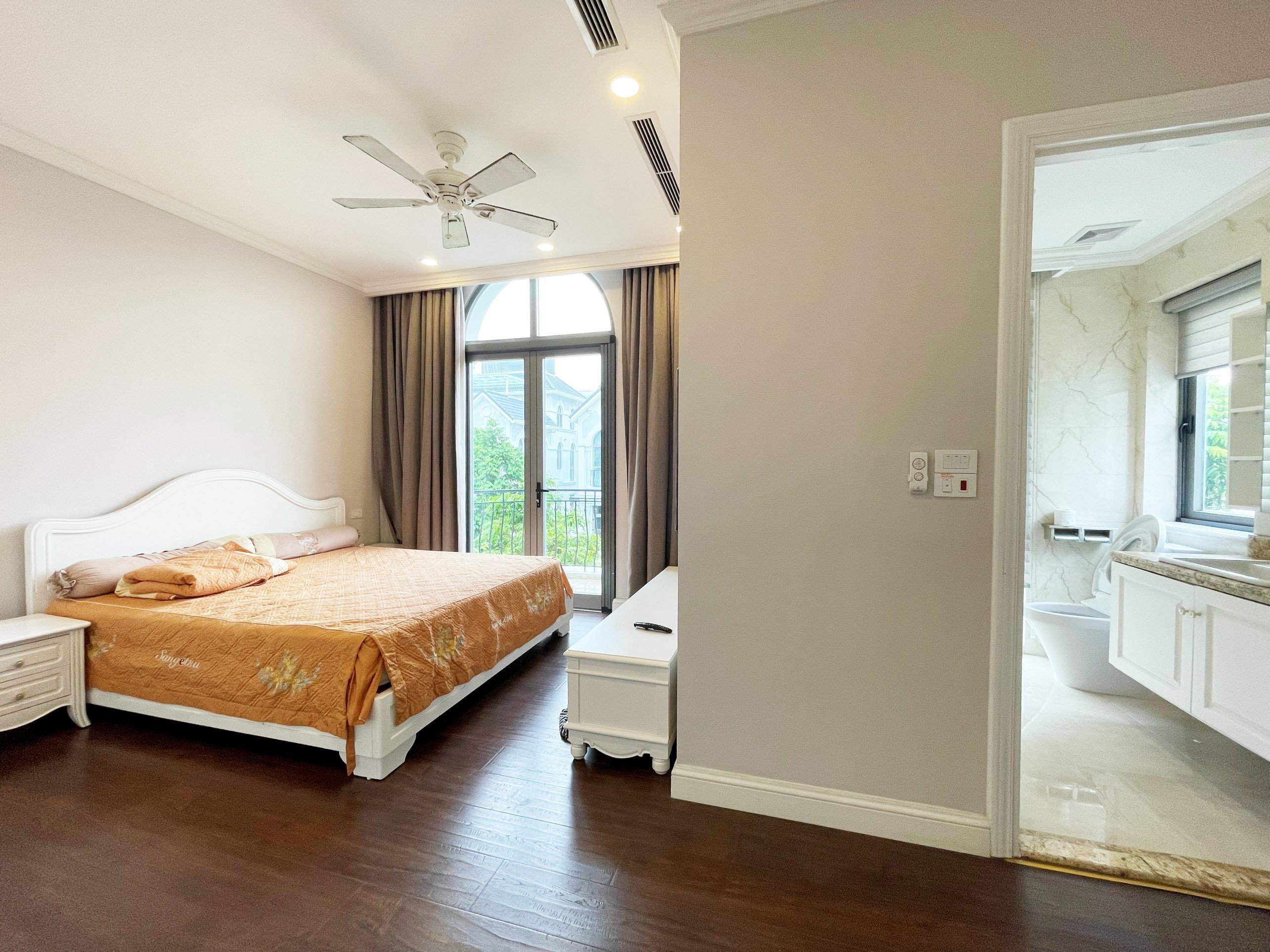 Villa in Tuylip Vinhomes The Harmony full furniture 120 sqm, 4 bed rooms, nearby the lake 8