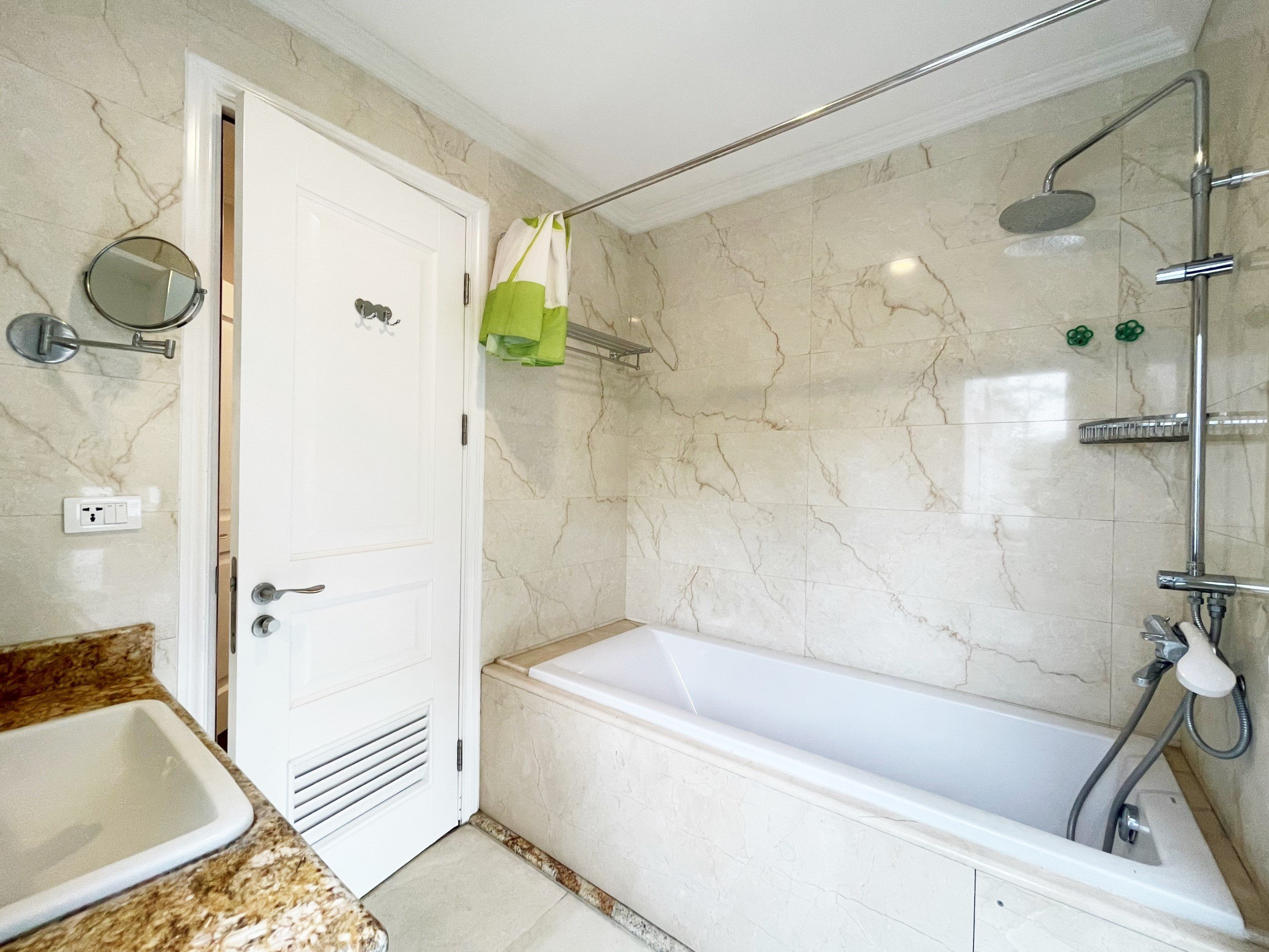Villa in Tuylip Vinhomes The Harmony full furniture 120 sqm, 4 bed rooms, nearby the lake 9