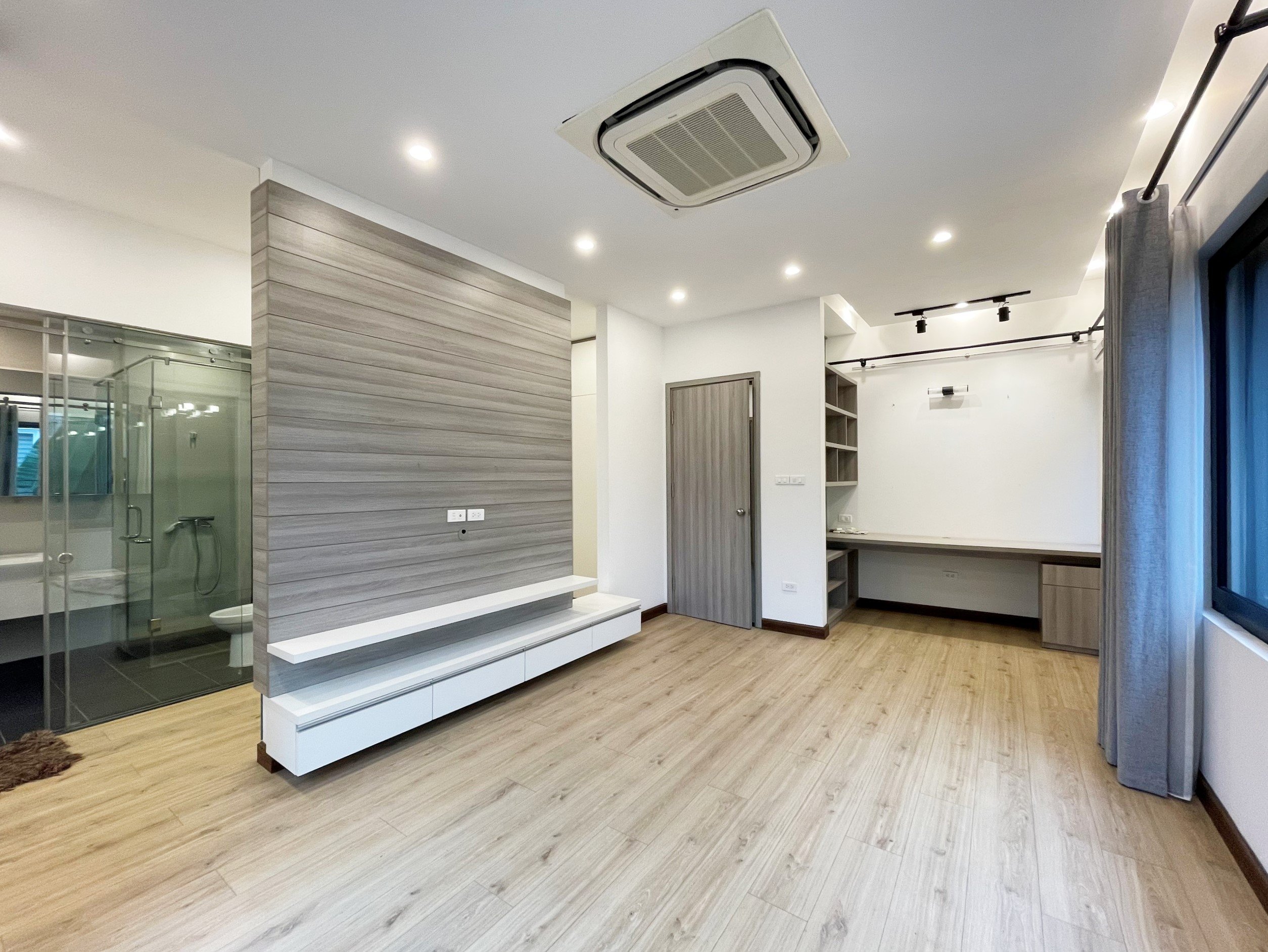 Villa in Vinhome Riverside 5 bedroom 5WC Model for rent 1