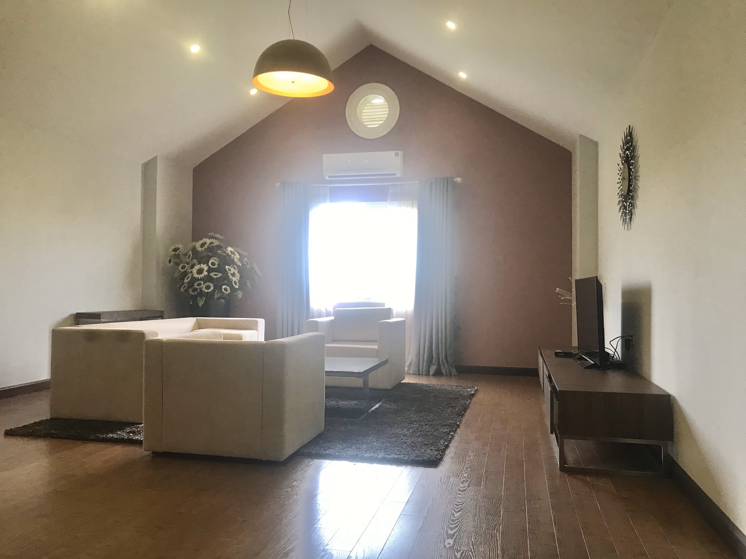 Vinhomes Riverside Lovely Garden Furnished Villa For Rent. Close to BIS, ALMAZ 16