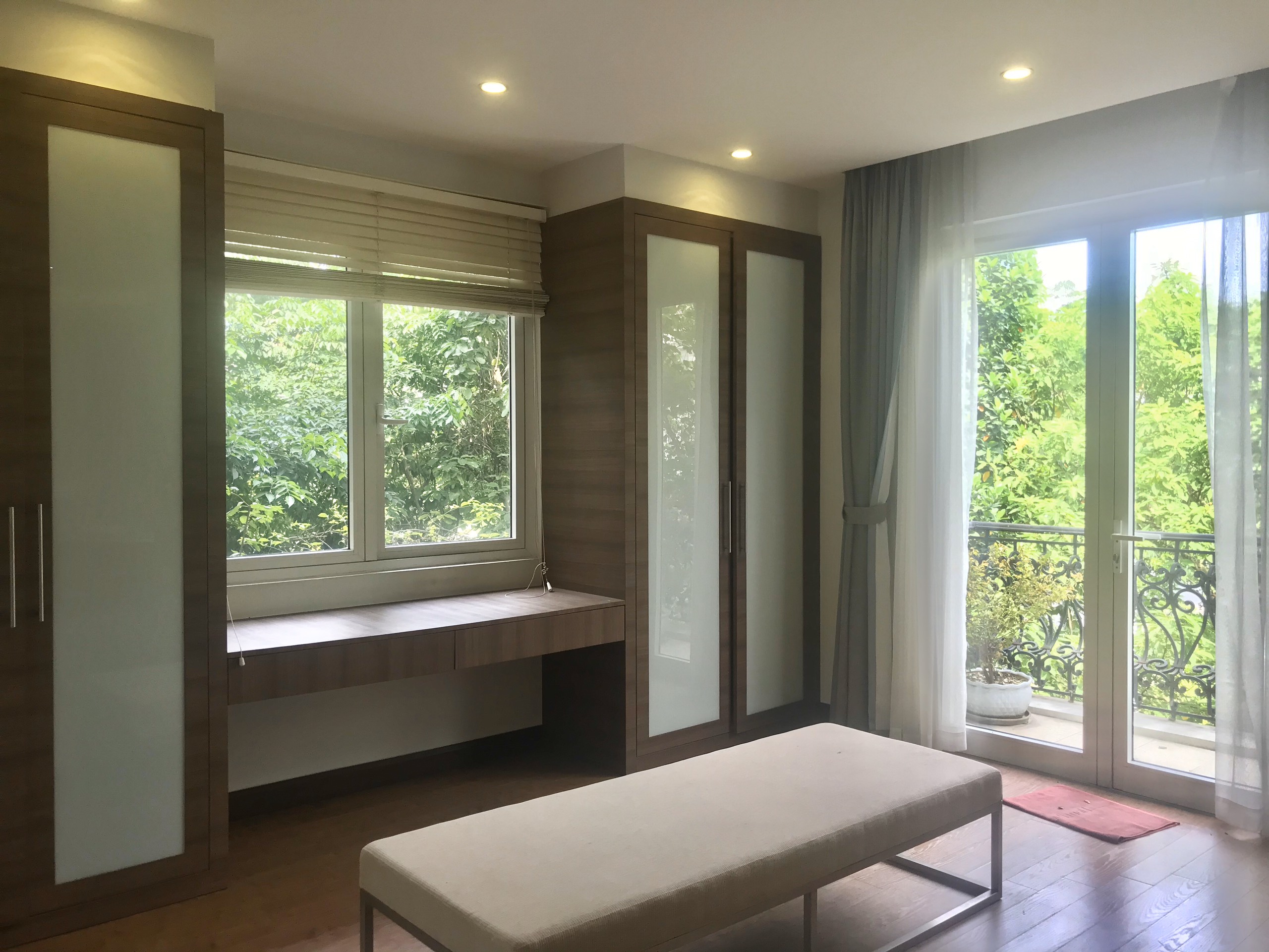 Vinhomes Riverside Lovely Garden Furnished Villa For Rent. Close to BIS, ALMAZ 19