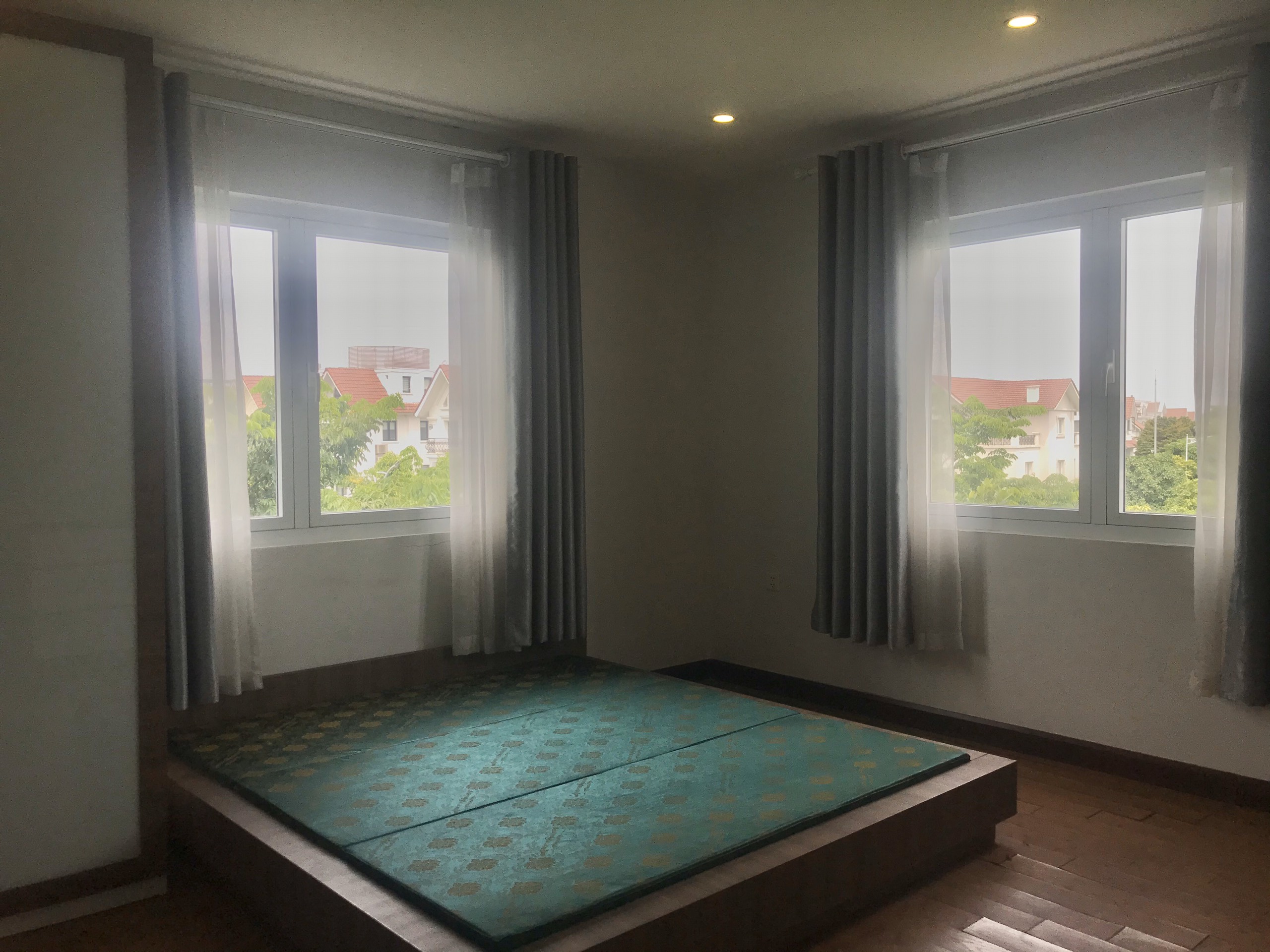 Vinhomes Riverside Lovely Garden Furnished Villa For Rent. Close to BIS, ALMAZ 20