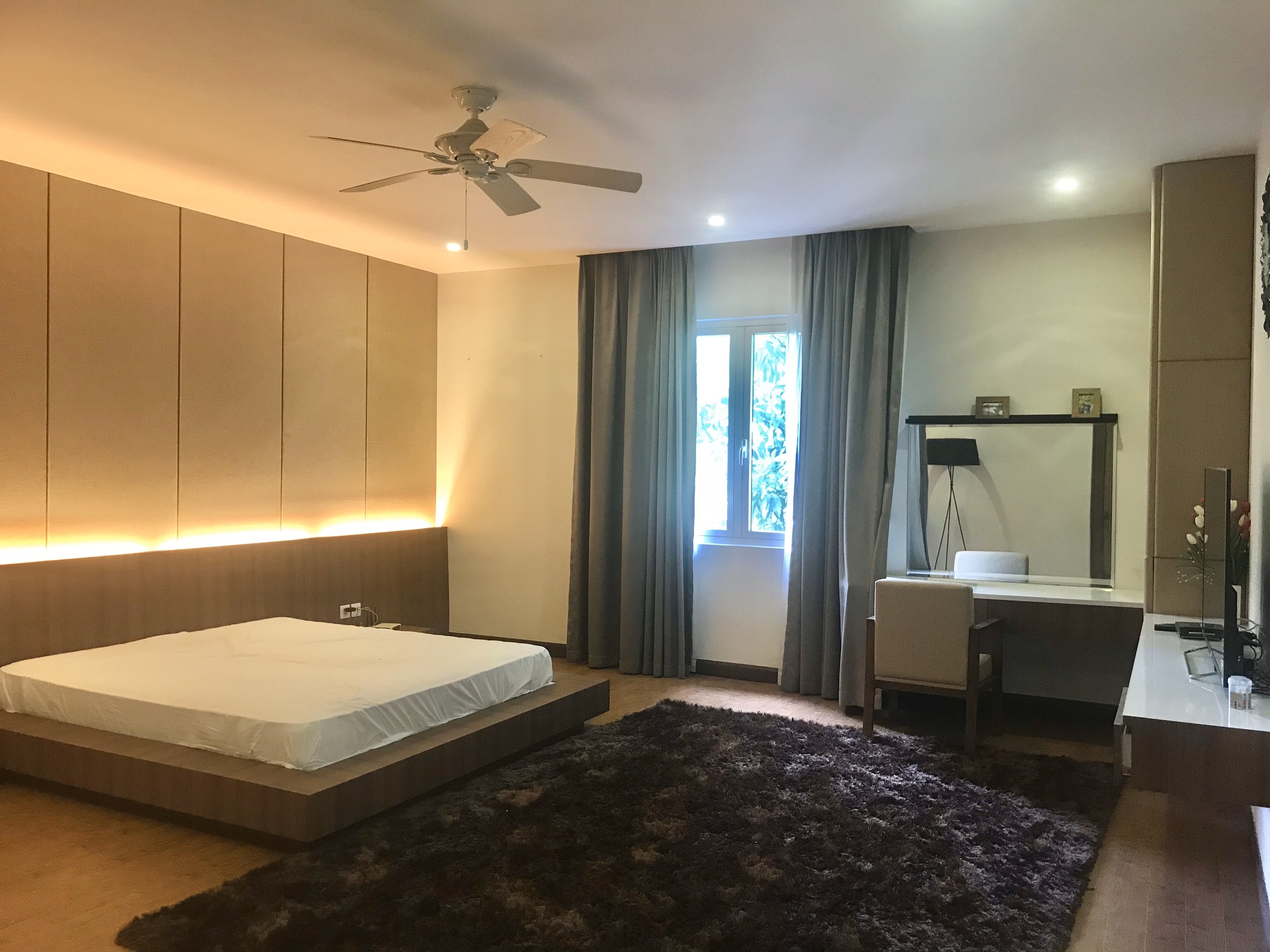 Vinhomes Riverside Lovely Garden Furnished Villa For Rent. Close to BIS, ALMAZ 9