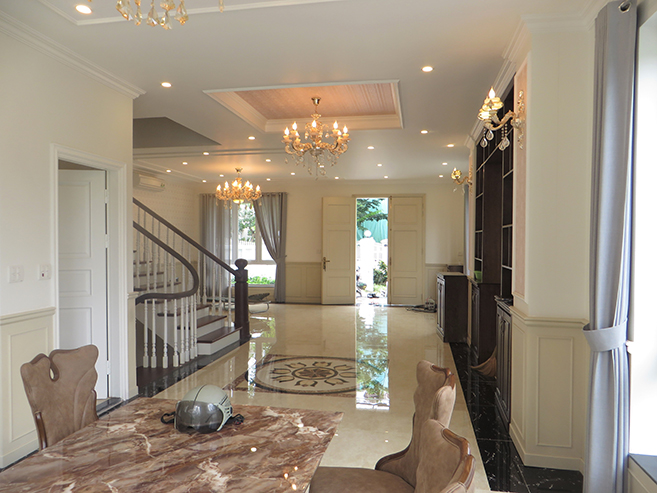 Vinhomes Riverside: renting 250m2 villa in Hoa Lan road, modern design, full furniture 1