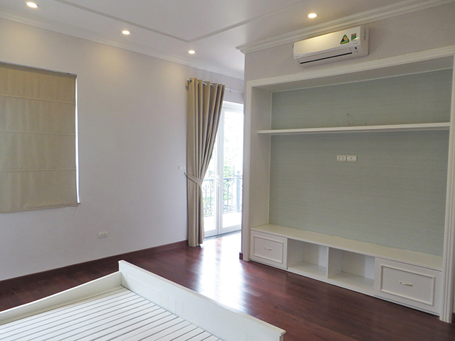 Vinhomes Riverside: renting 250m2 villa in Hoa Lan road, modern design, full furniture 7