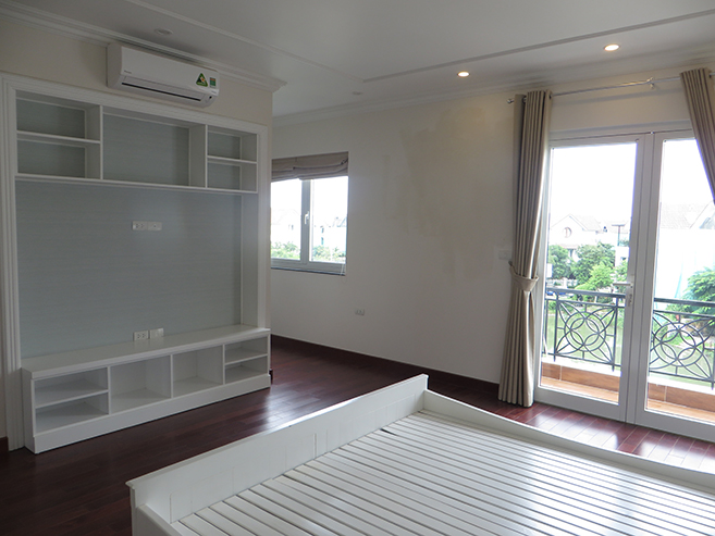 Vinhomes Riverside: renting 250m2 villa in Hoa Lan road, modern design, full furniture 9