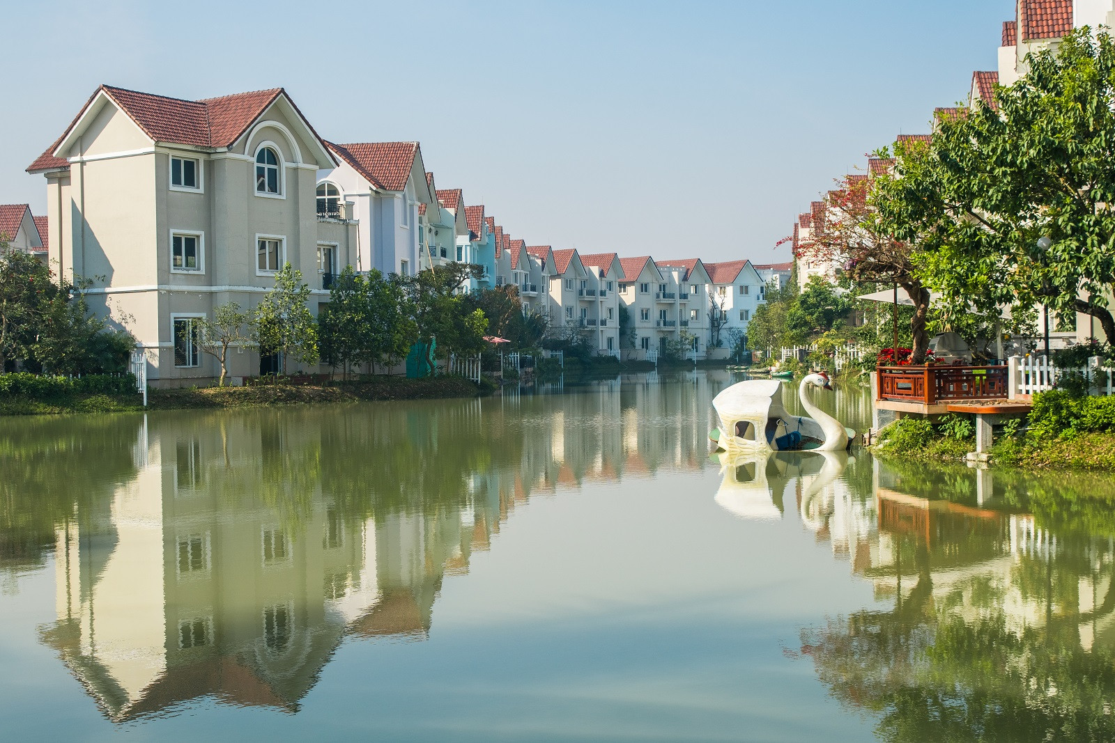 VILLAS FOR SALE IN VINHOMES RIVERSIDE HOA SUA